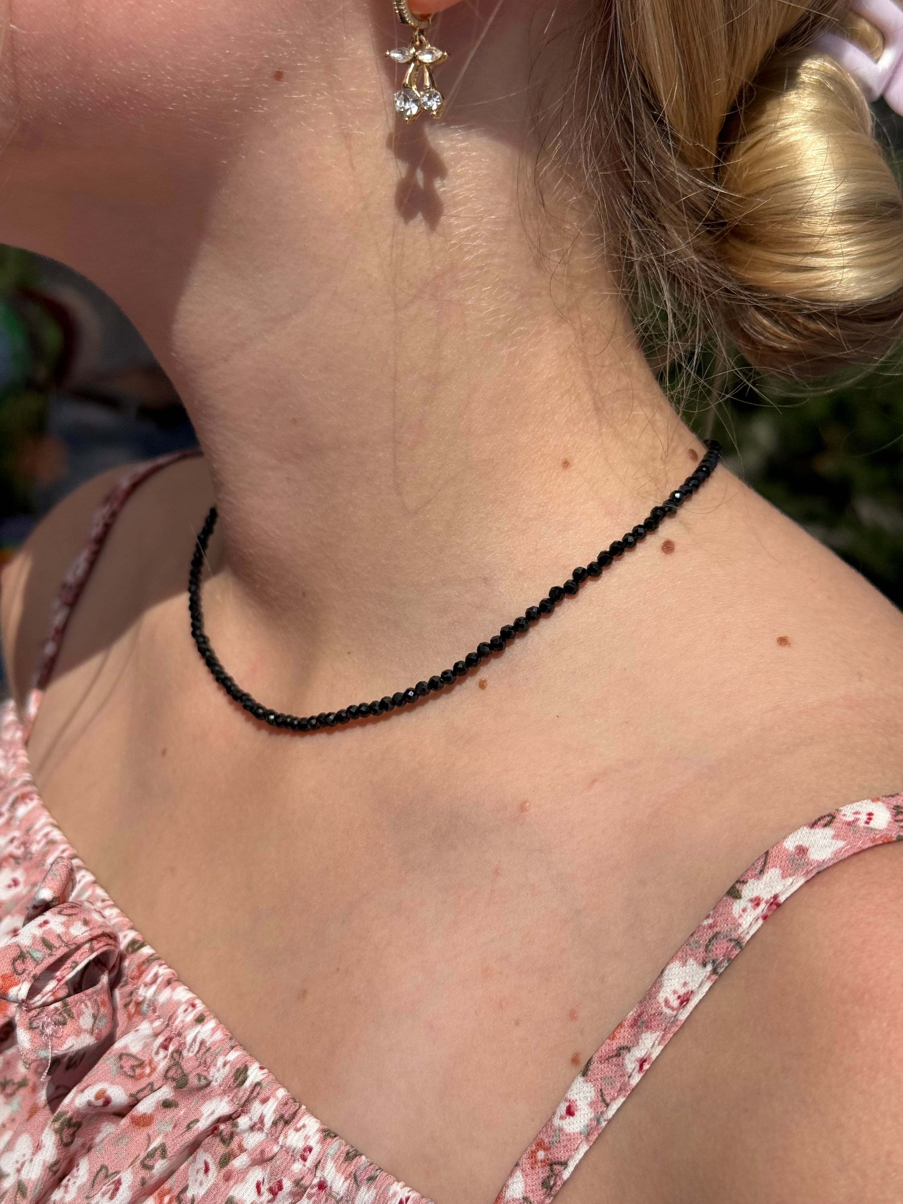 Juodas cirkonių minimalistinis vėrinys ✔️