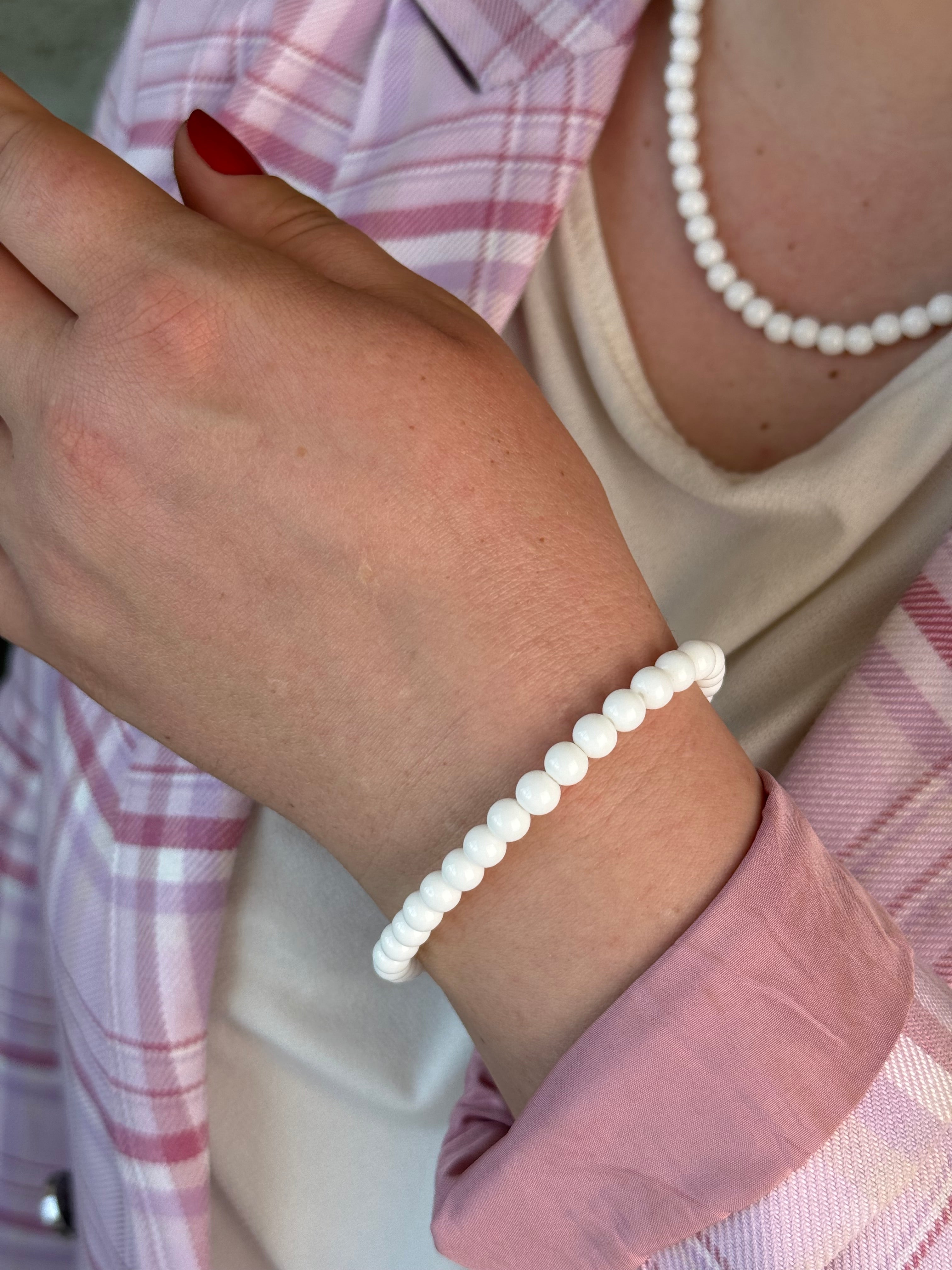 Stiklinių perlų baltas vėrinys