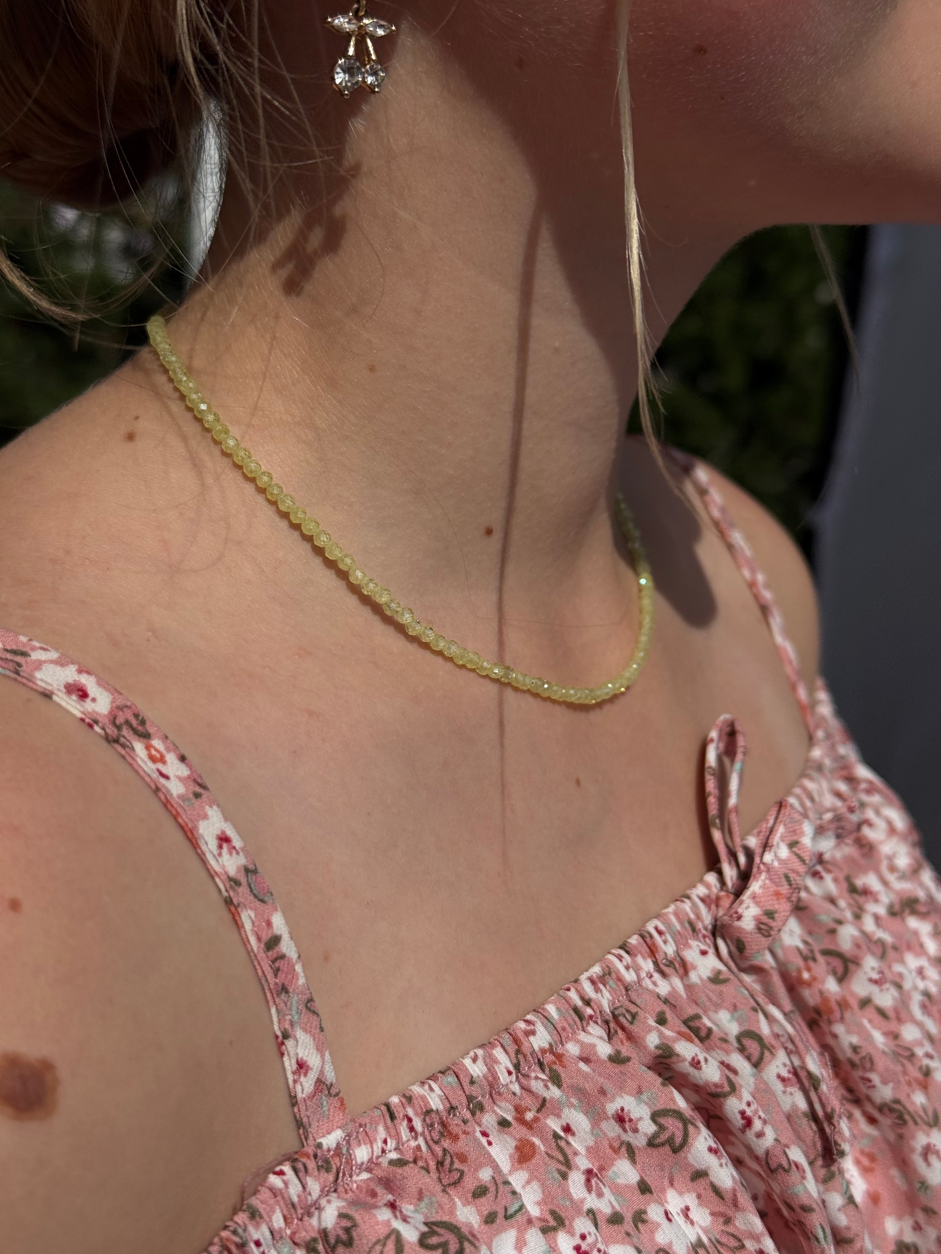 Gelsvas cirkonių minimalistinis vėrinys 🌙