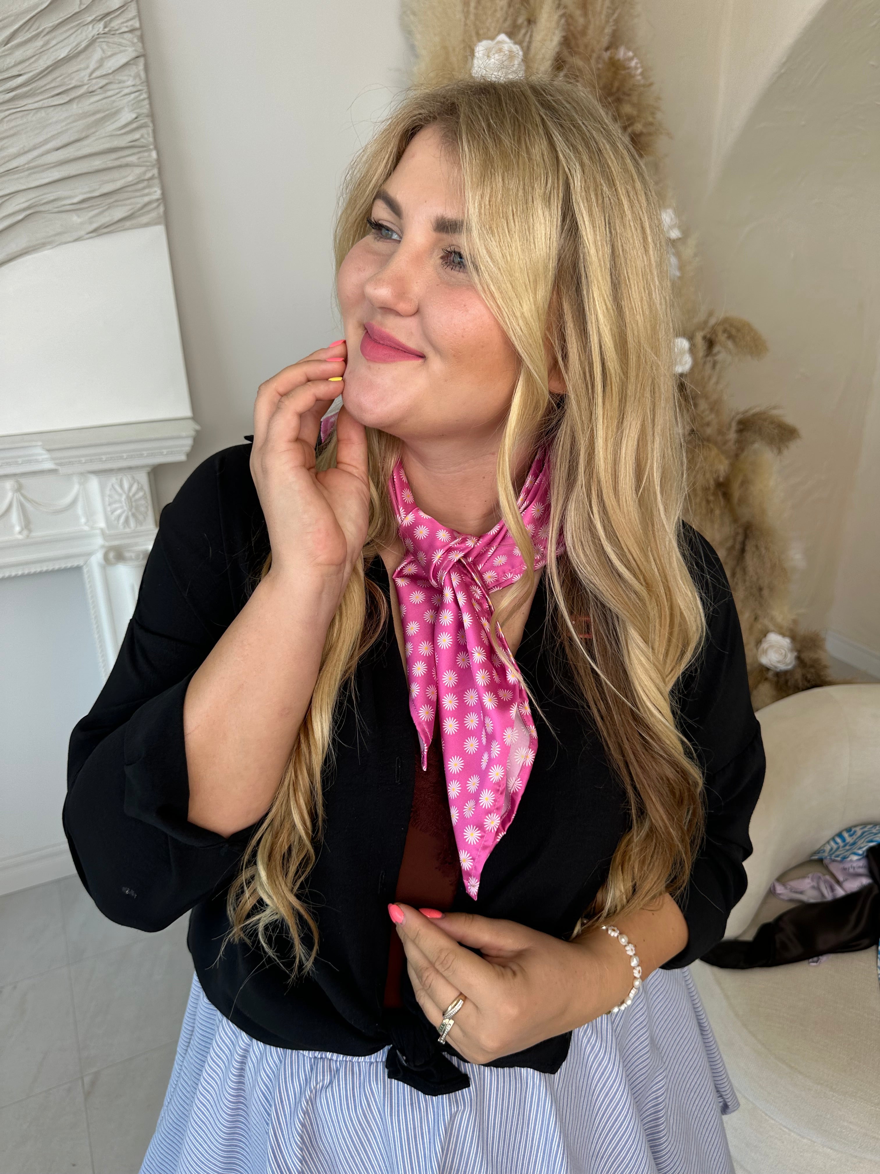 Shop by Gerda audinio ciklameno su ramunėlėmis skarelė 🌸