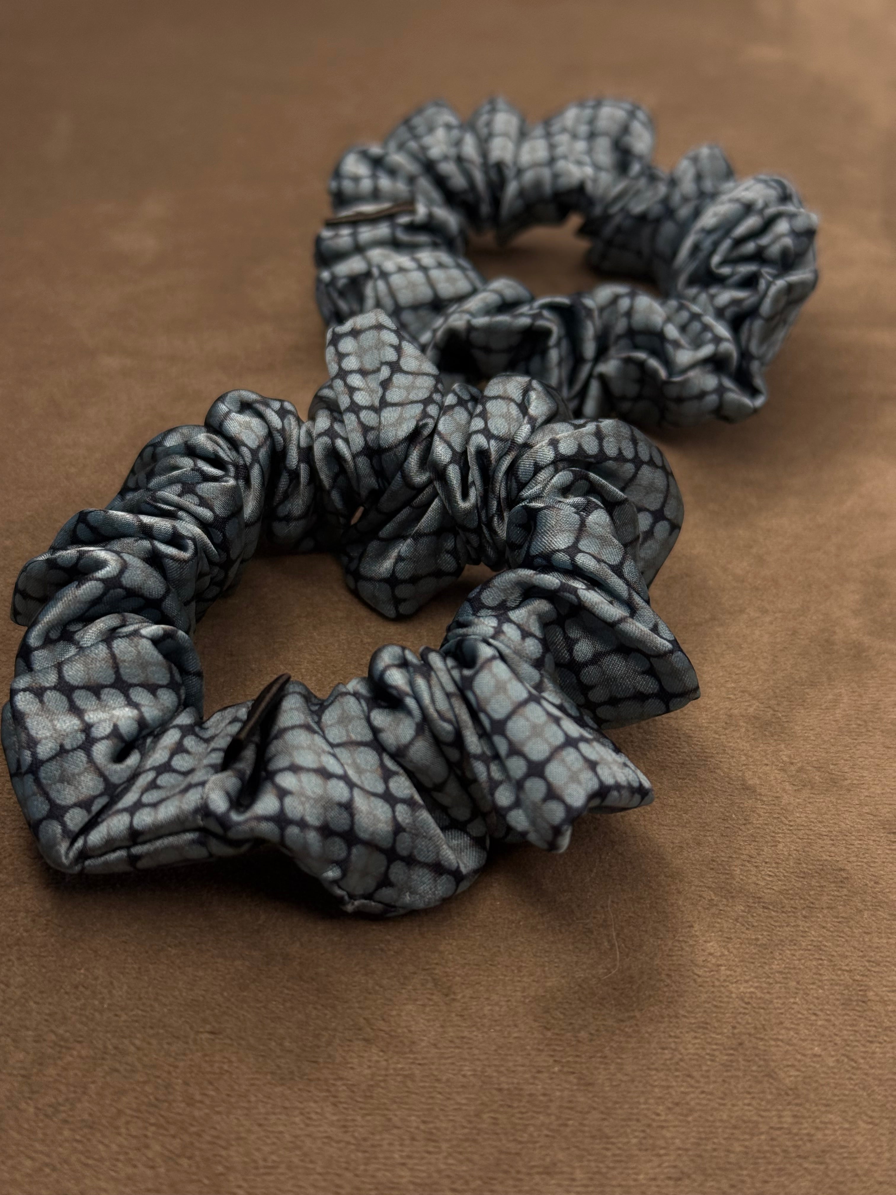 Fendi kolekcinio 100% natūralaus šilko gumelė | BLUE FLOWER