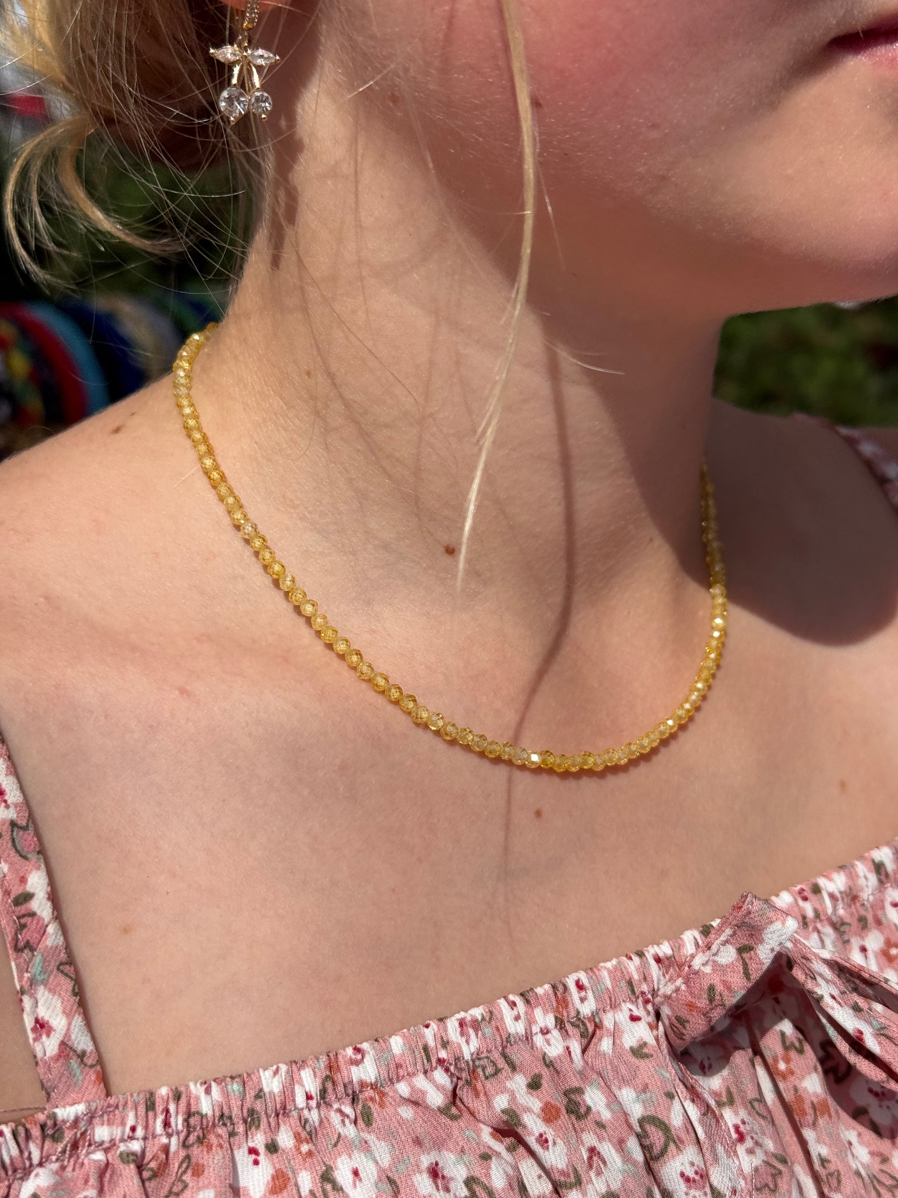 Geltonas cirkonių minimalistinis vėrinys 🔆