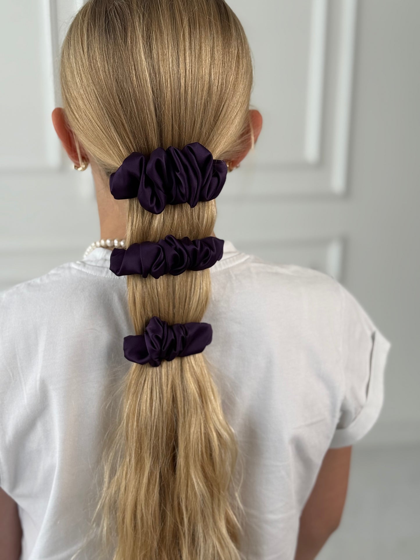 Baklažano natūralaus šilko segtukas raukinukas