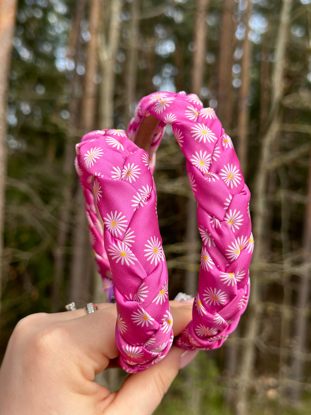 Rožinis pintas lankelis su ramunėlėmis