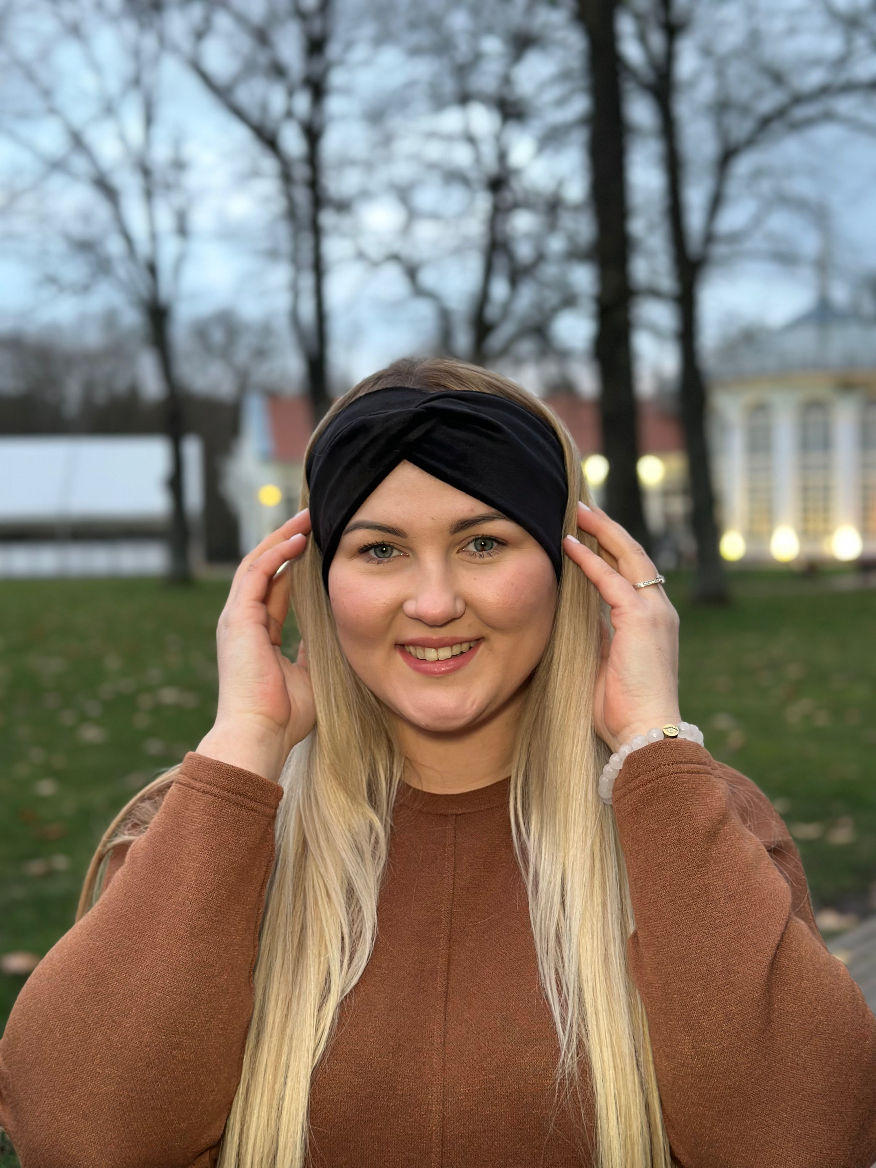 Juoda veliūro galvajuostė