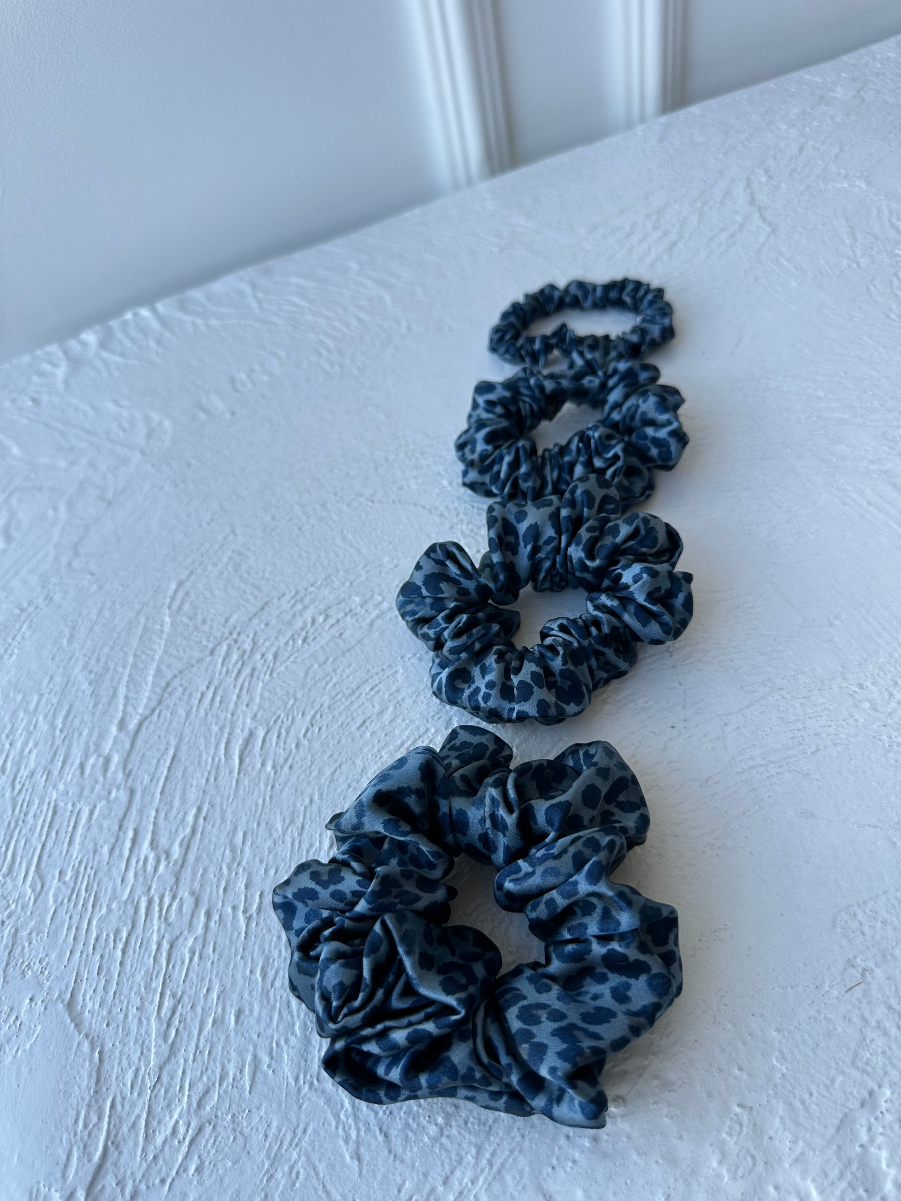 Mėlyno leopardo rašto 100% natūralaus Itališko mulberry šilko gumelė