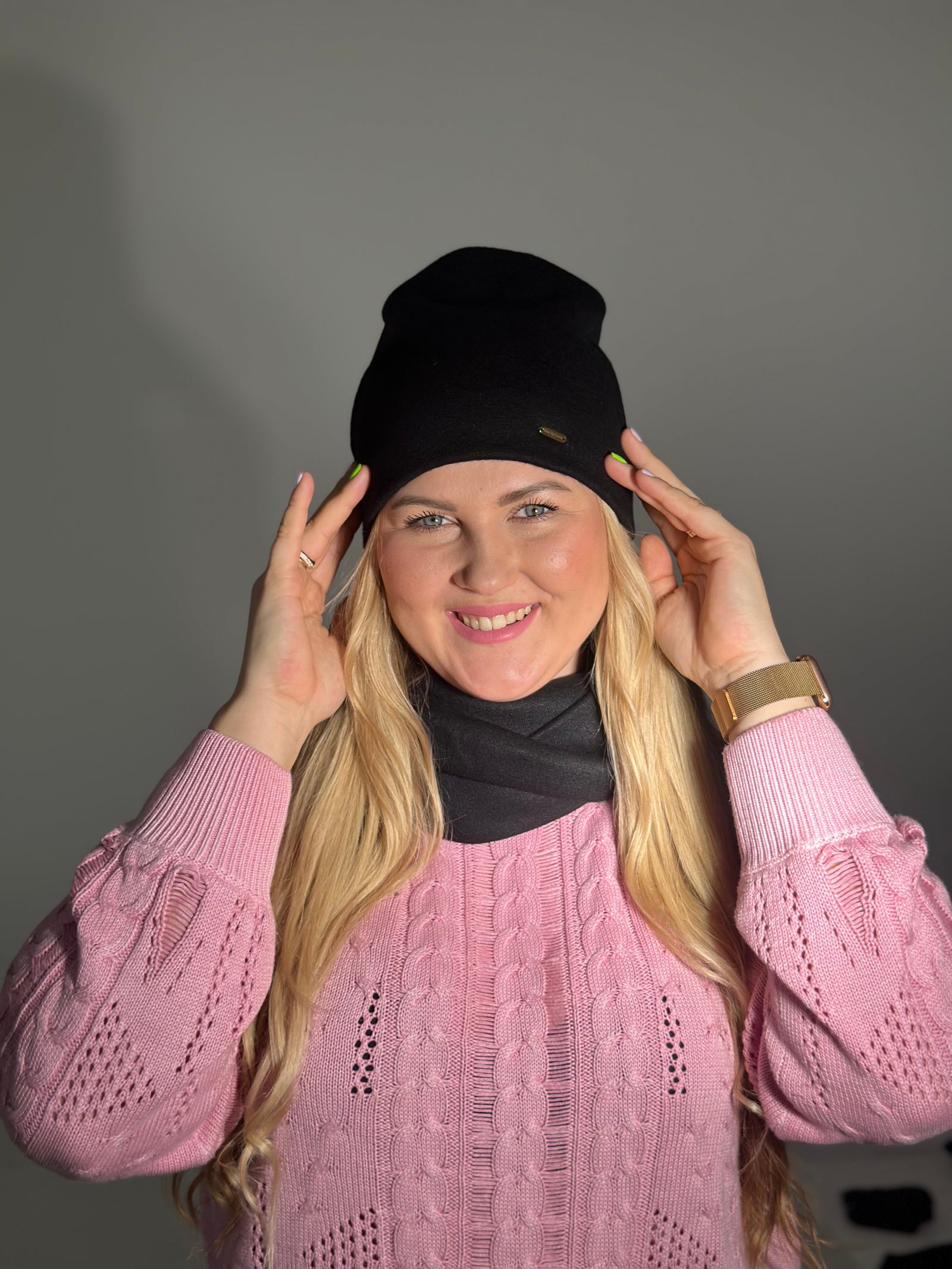 Merino vilnos juoda dviguba kepurė