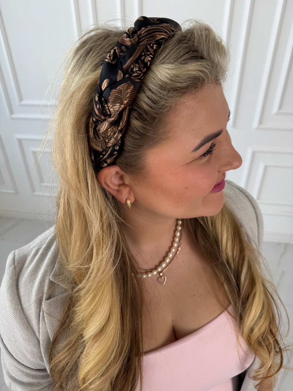 Karališko šilko juodas su auksiniais raštais lankelis 👑