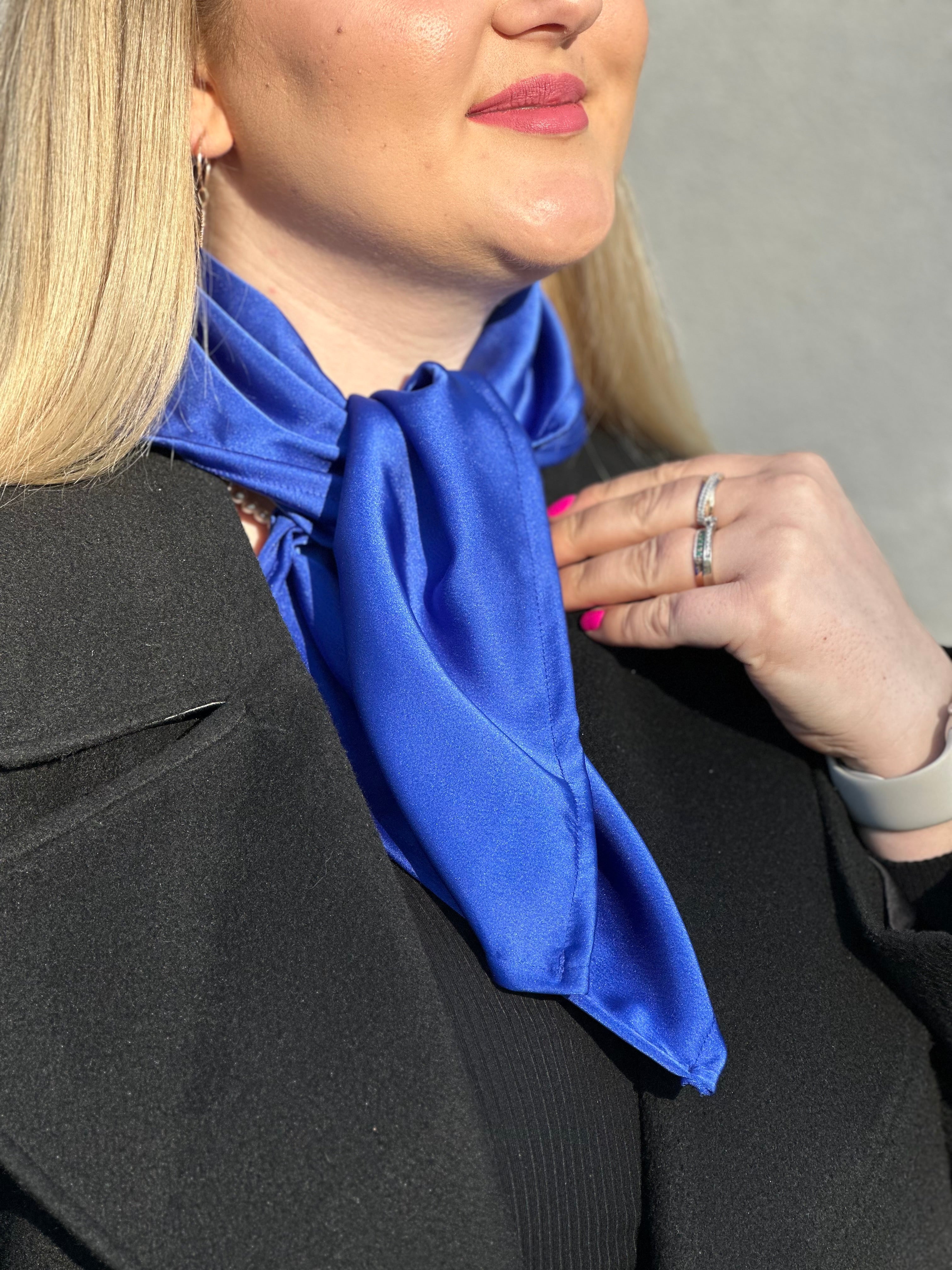 Karališka mėlyna skarelė