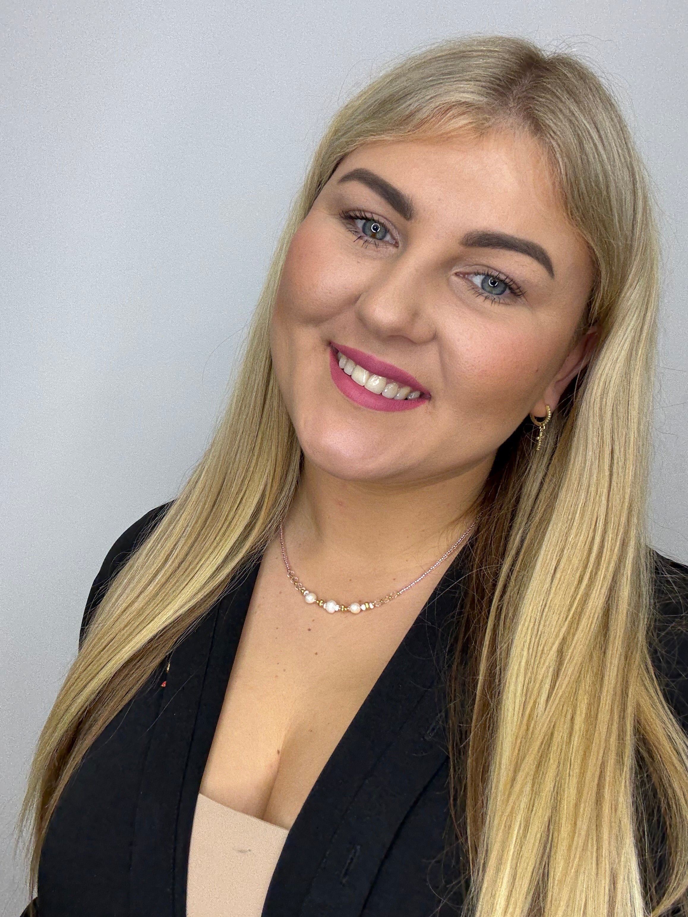 Rožinis minimalistinis natūralių gėlavandenių perlų smulkus vėrinys