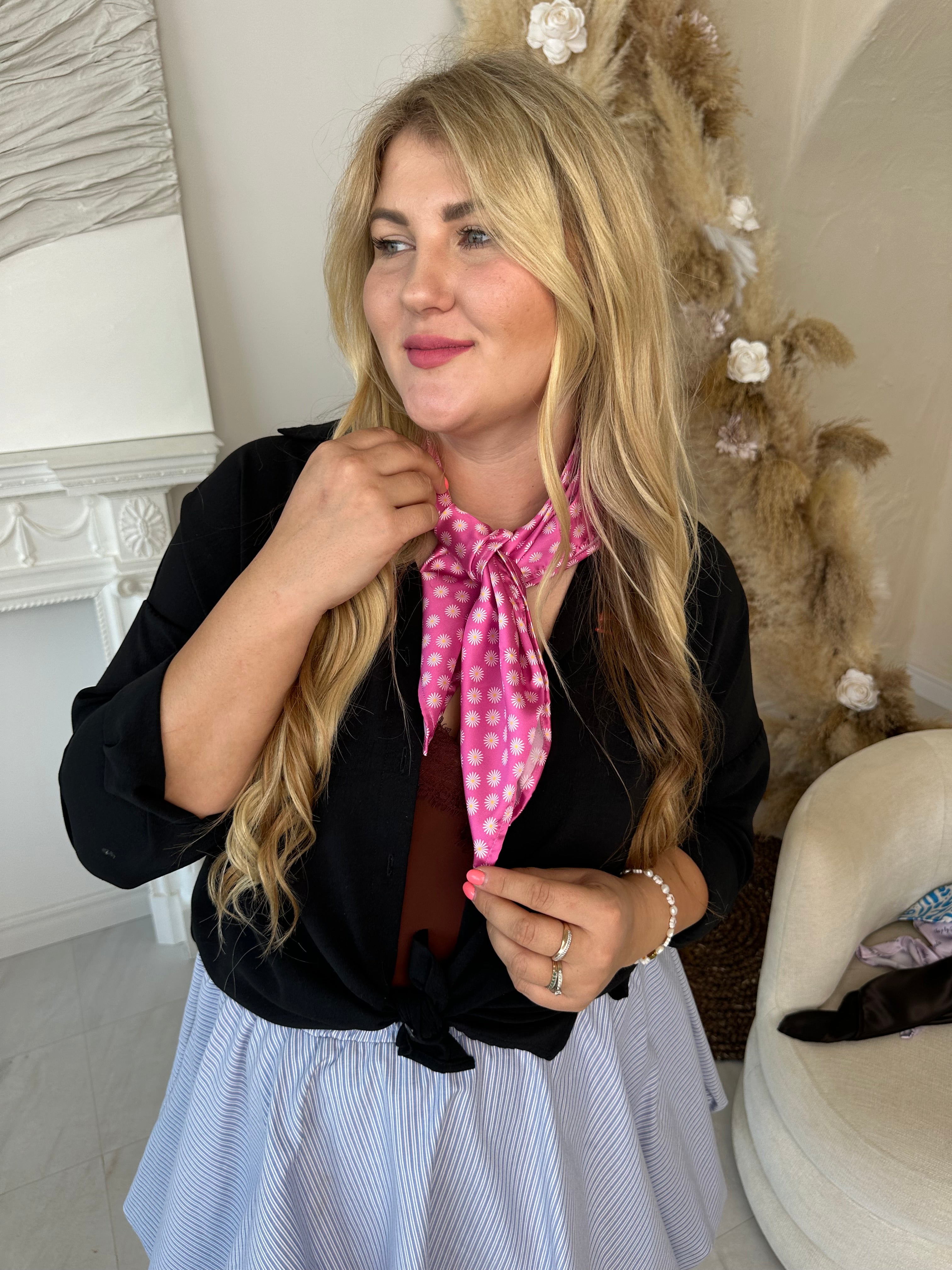 Shop by Gerda audinio ciklameno su ramunėlėmis skarelė 🌸