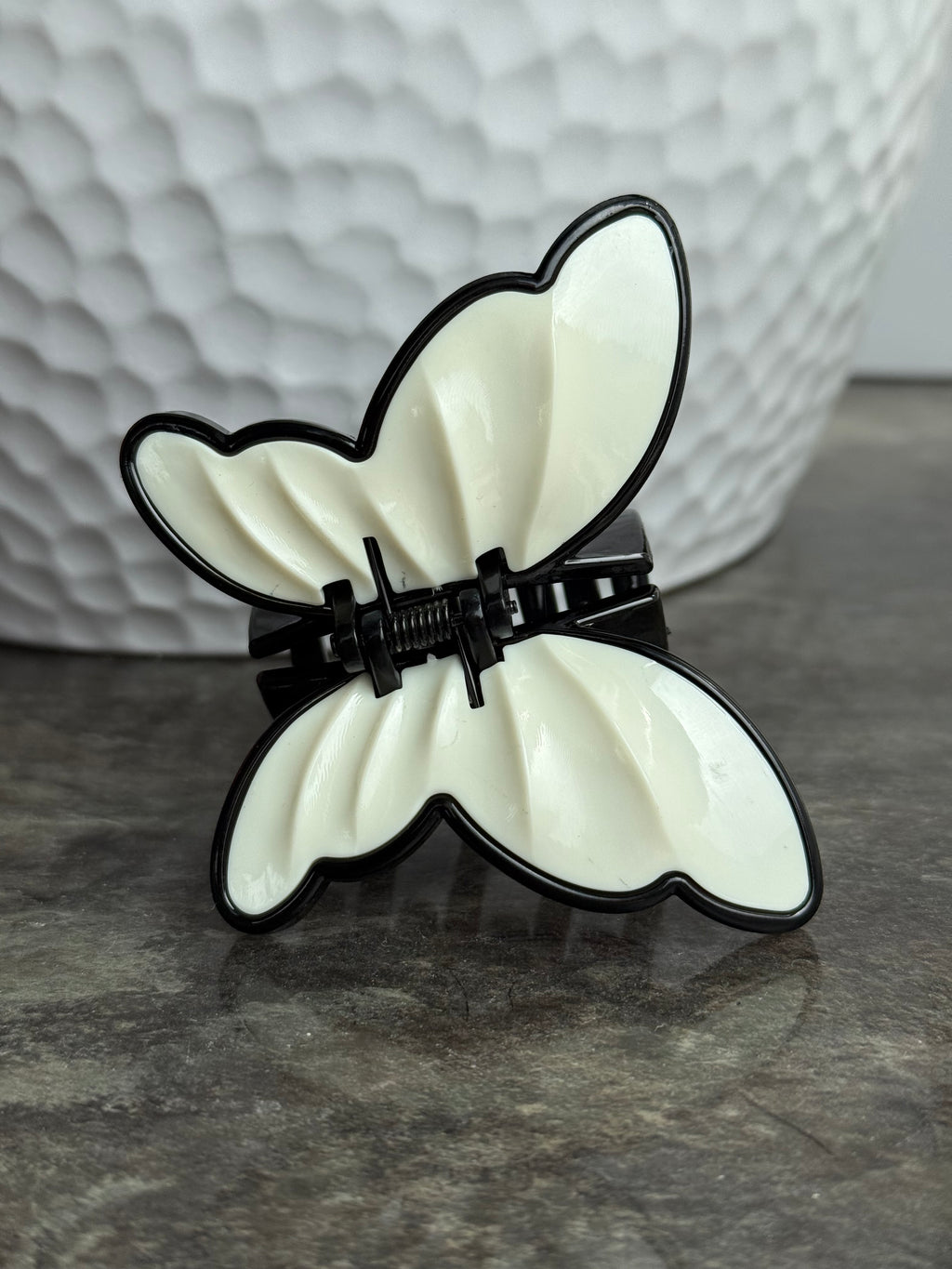 Baltas drugelis kapkap