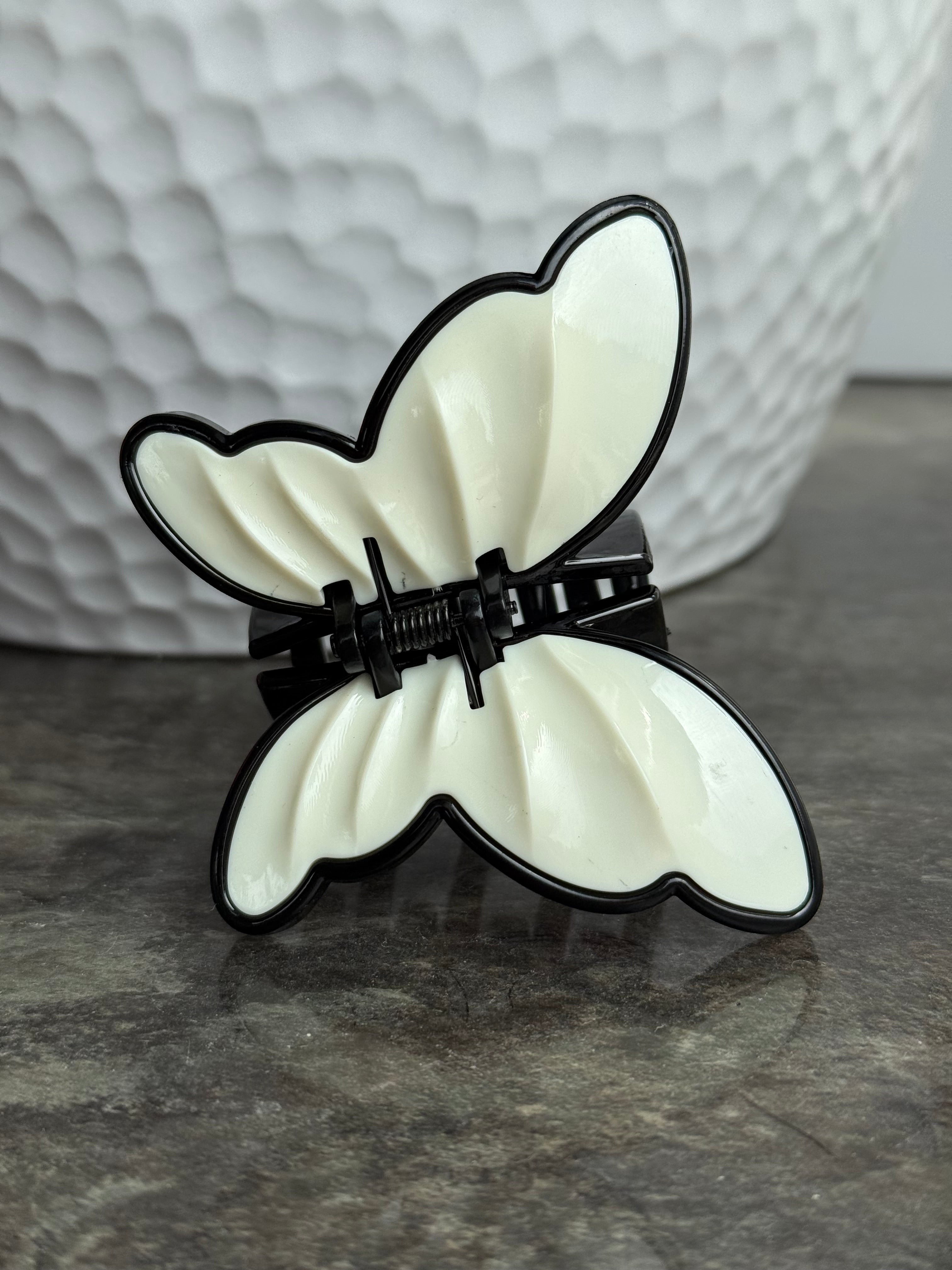 Baltas drugelis kapkap