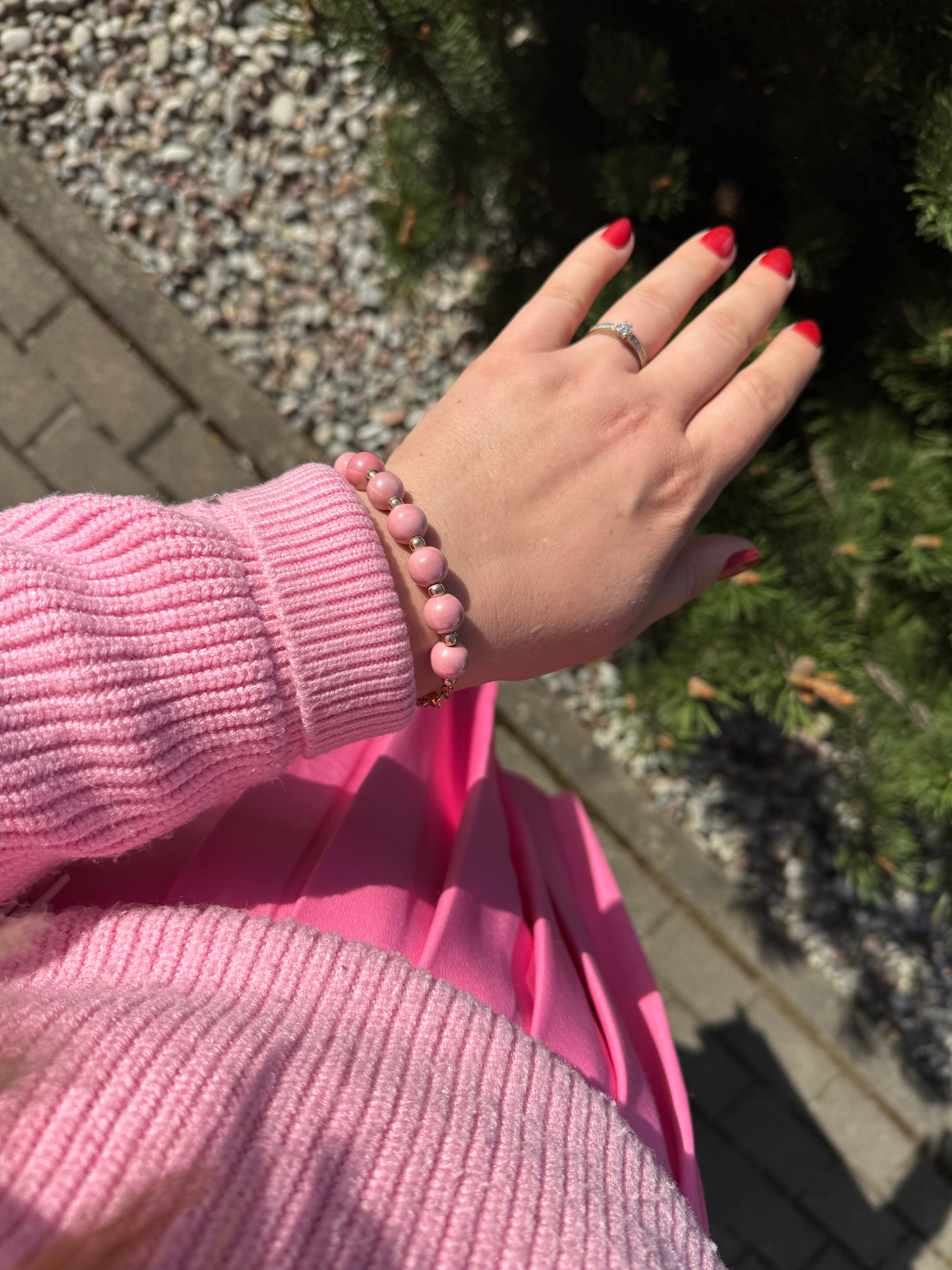 Rožinė keramikos ir hematito apyrankė