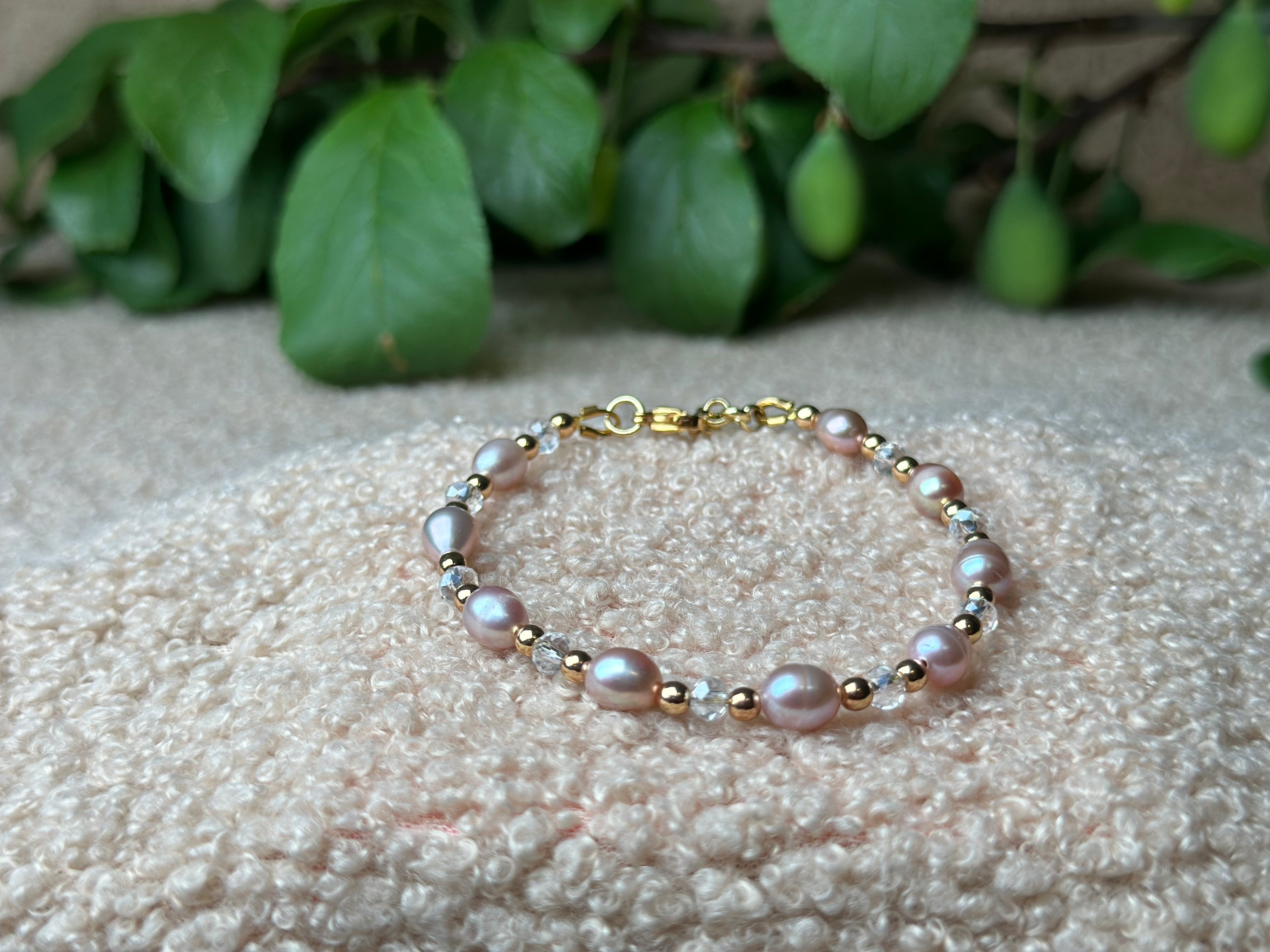 Natūralių gėlavandenių perlų apyrankė ‘Golden rose ir swarovski ‘
