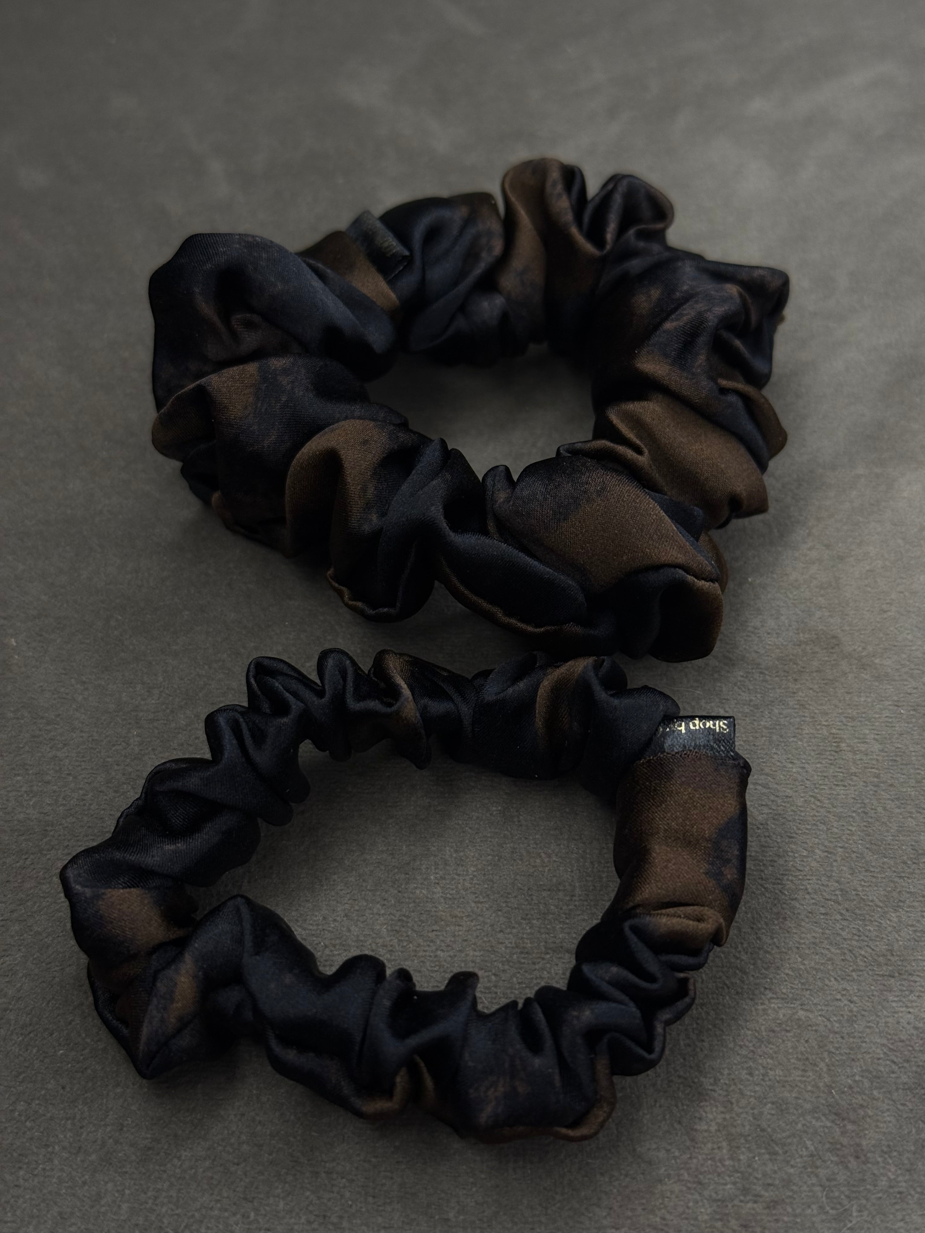 Fendi kolekcinio 100% natūralaus šilko gumelė | Juoda & Ruda