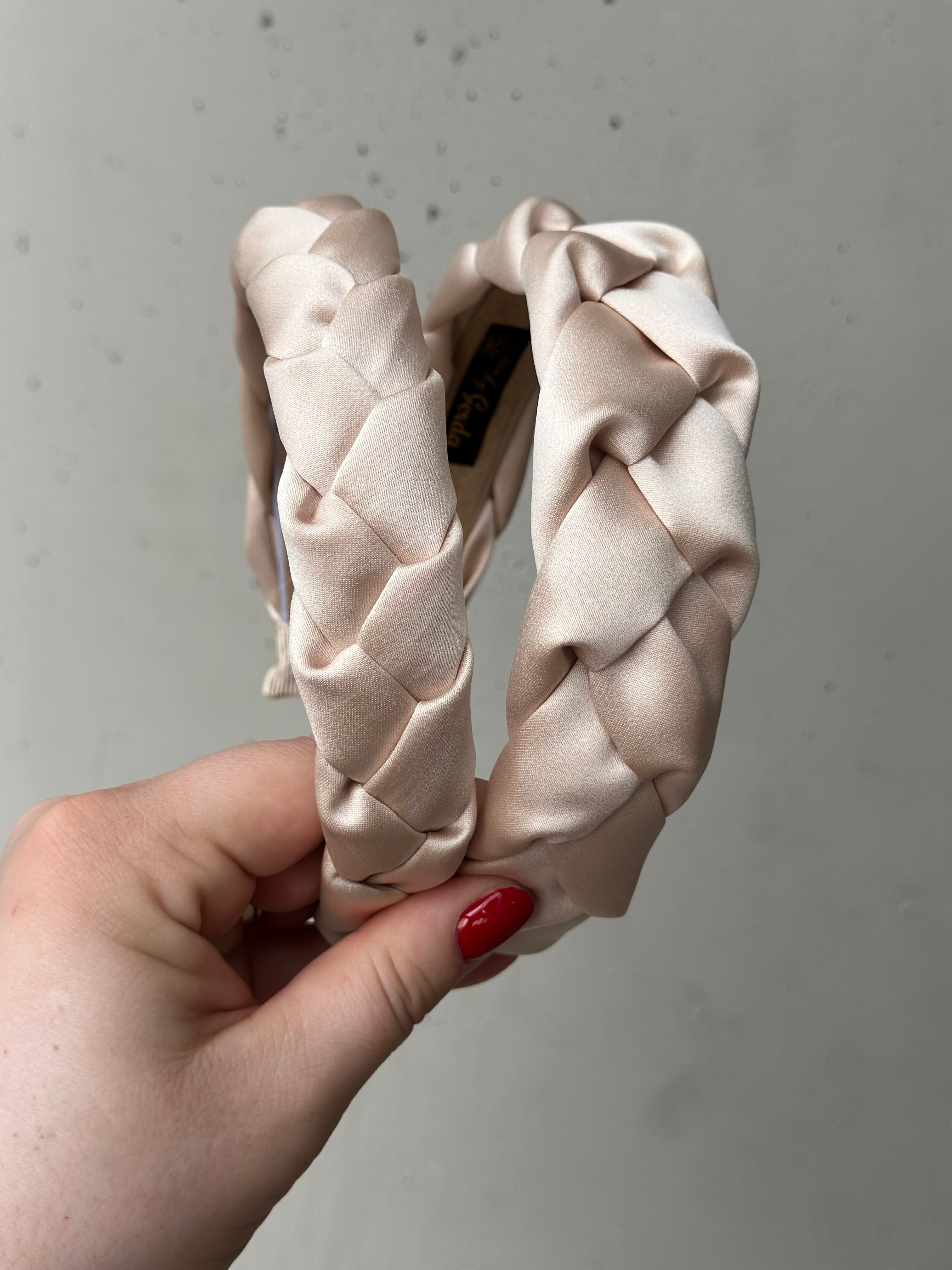 Šampaninis su blizgesiu