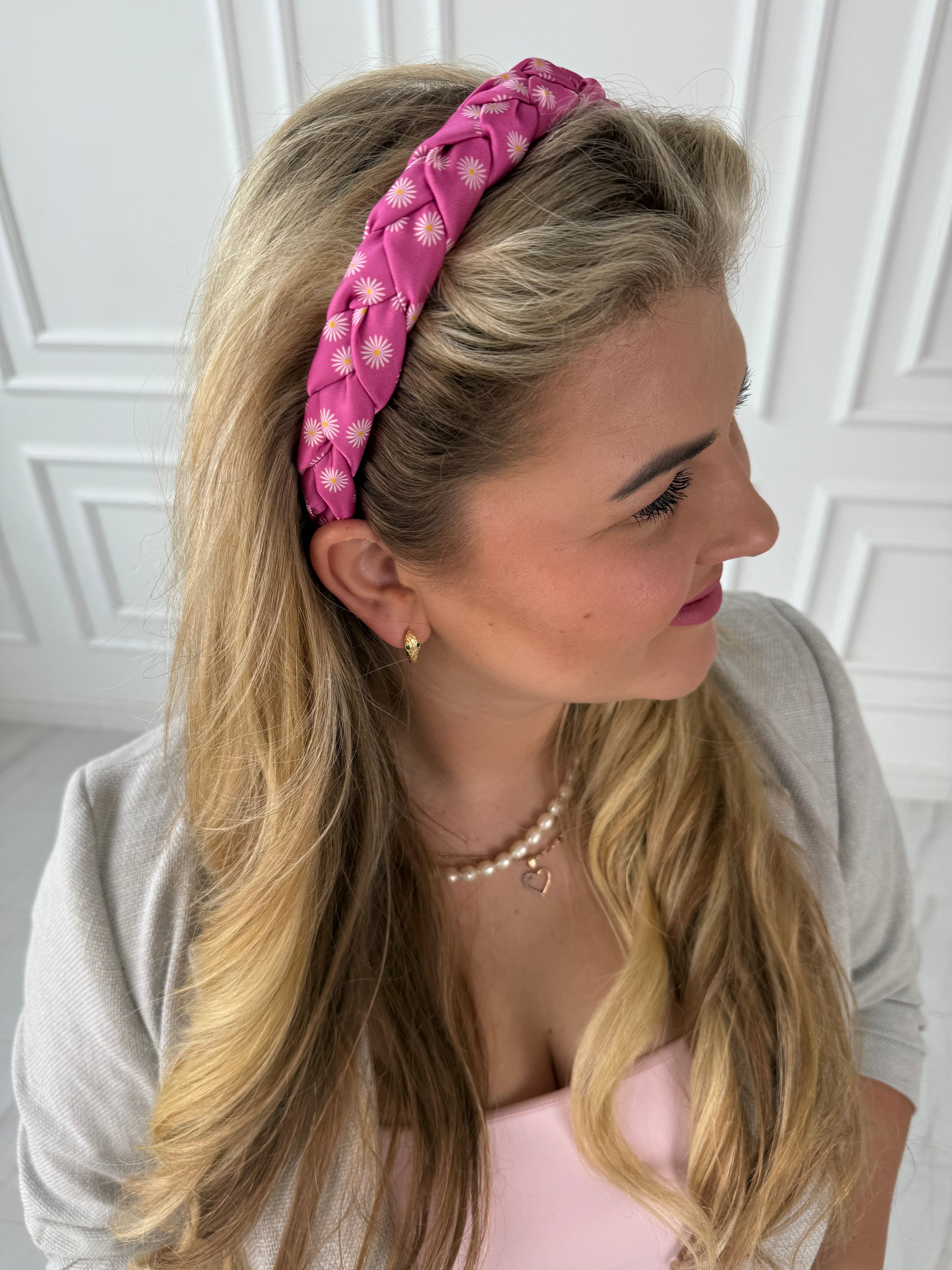 Rožinis pintas lankelis su ramunėlėmis