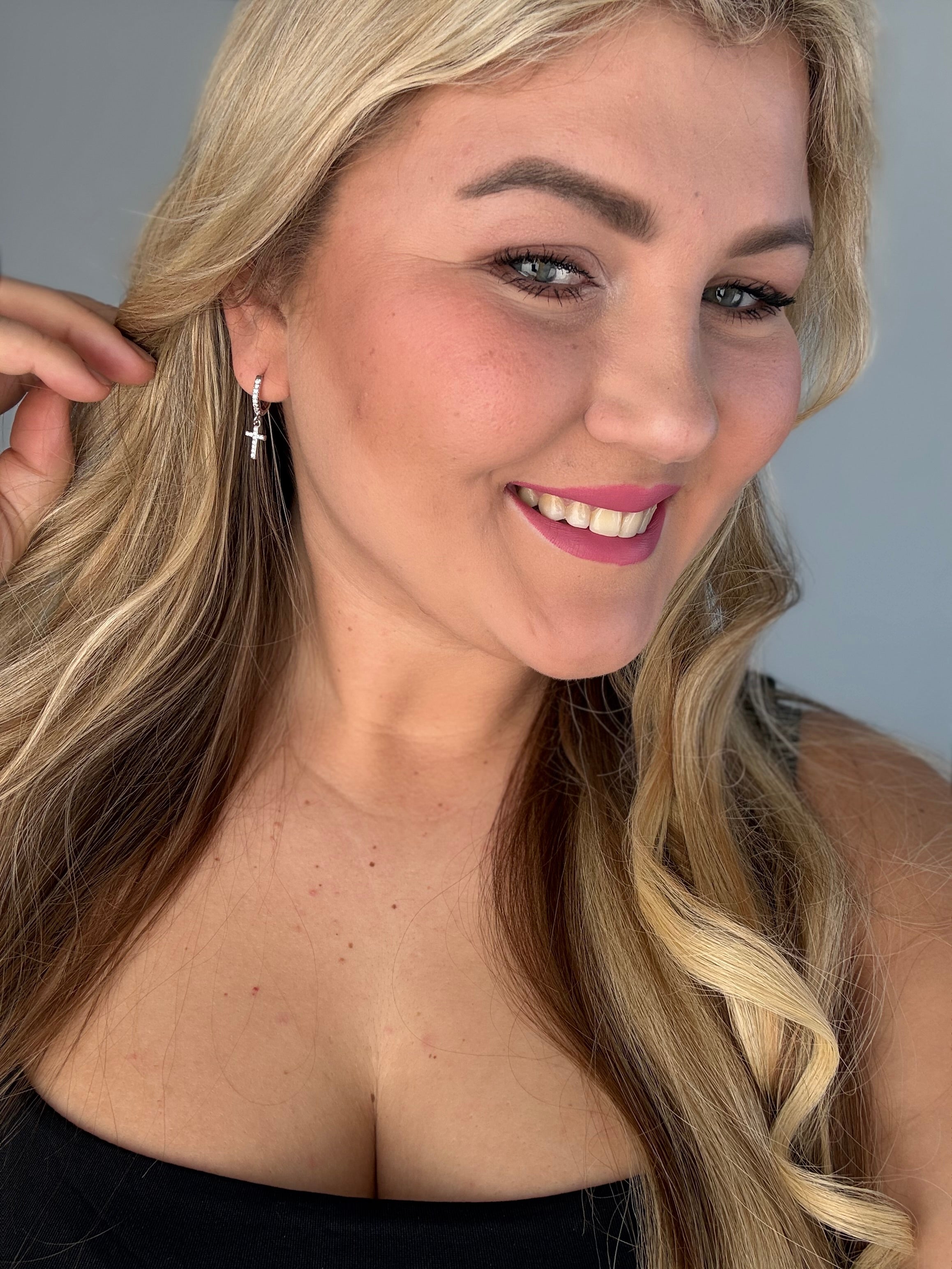 Auskarai su kryželiu ir cirkonio akutėmis sidabro spalva