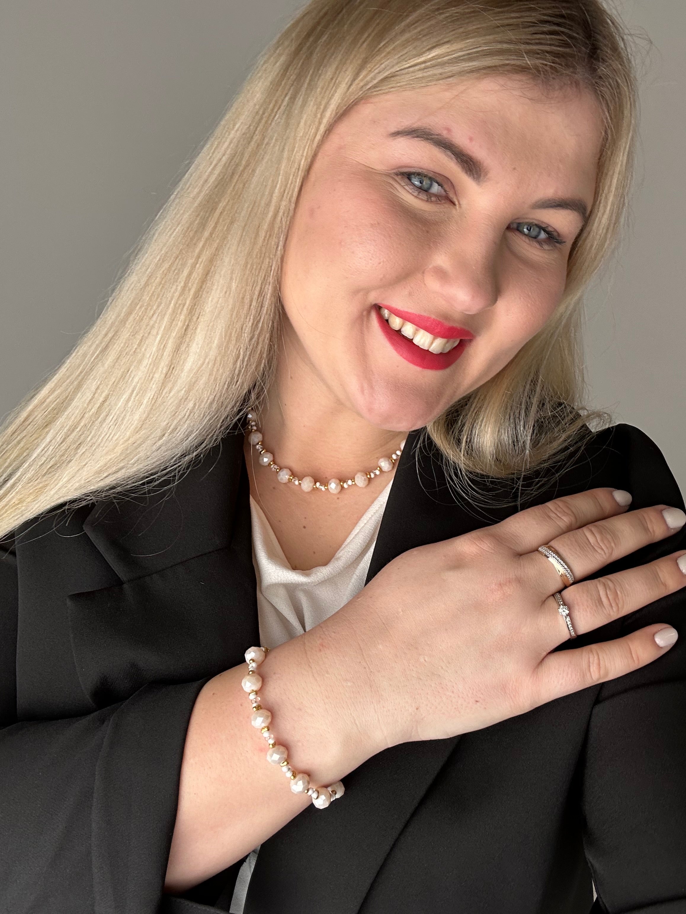 Kaklo vėrinys ‘love’