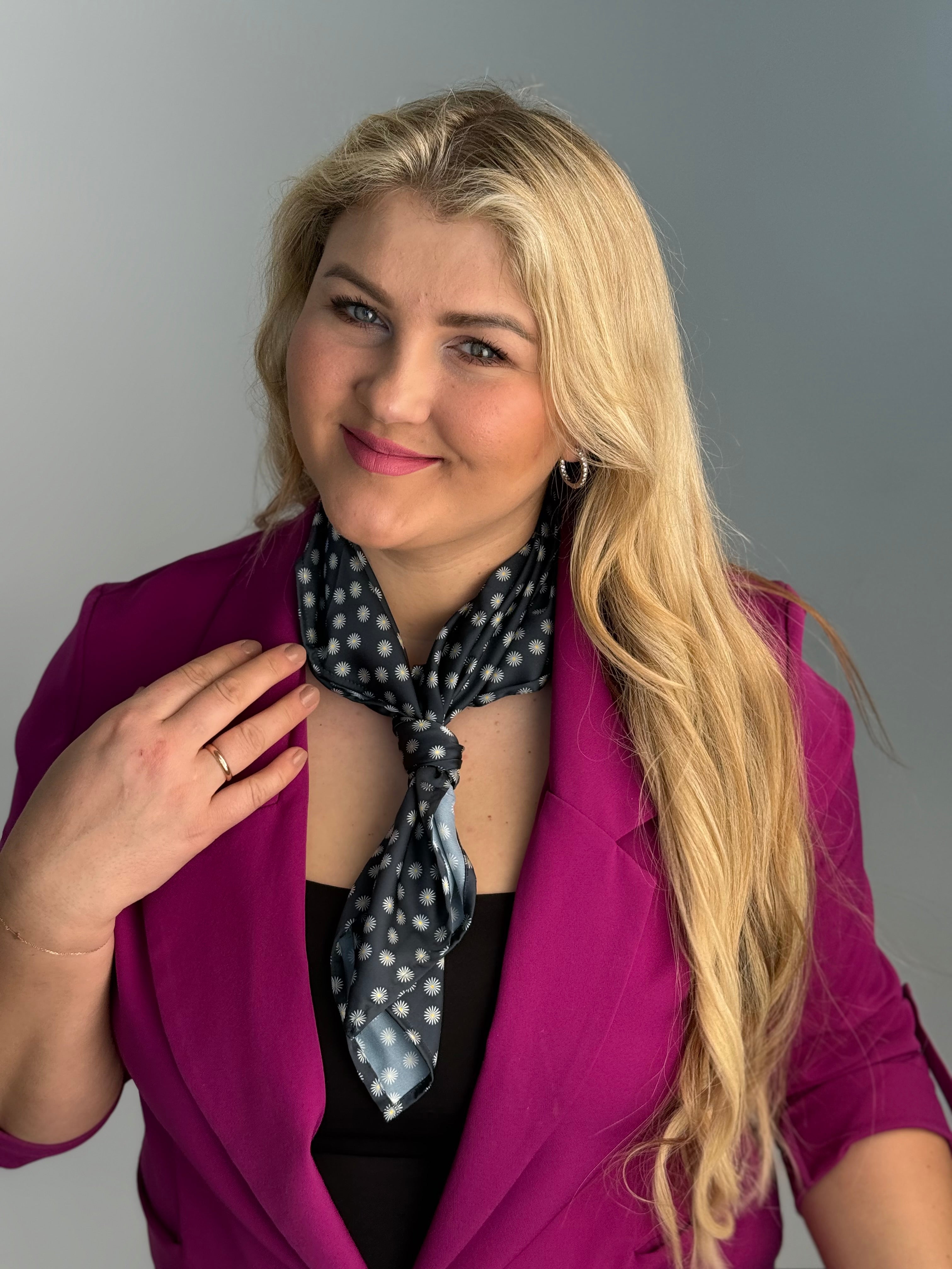 Juoda skarelė su ramunėlėmis | SBG dizainas