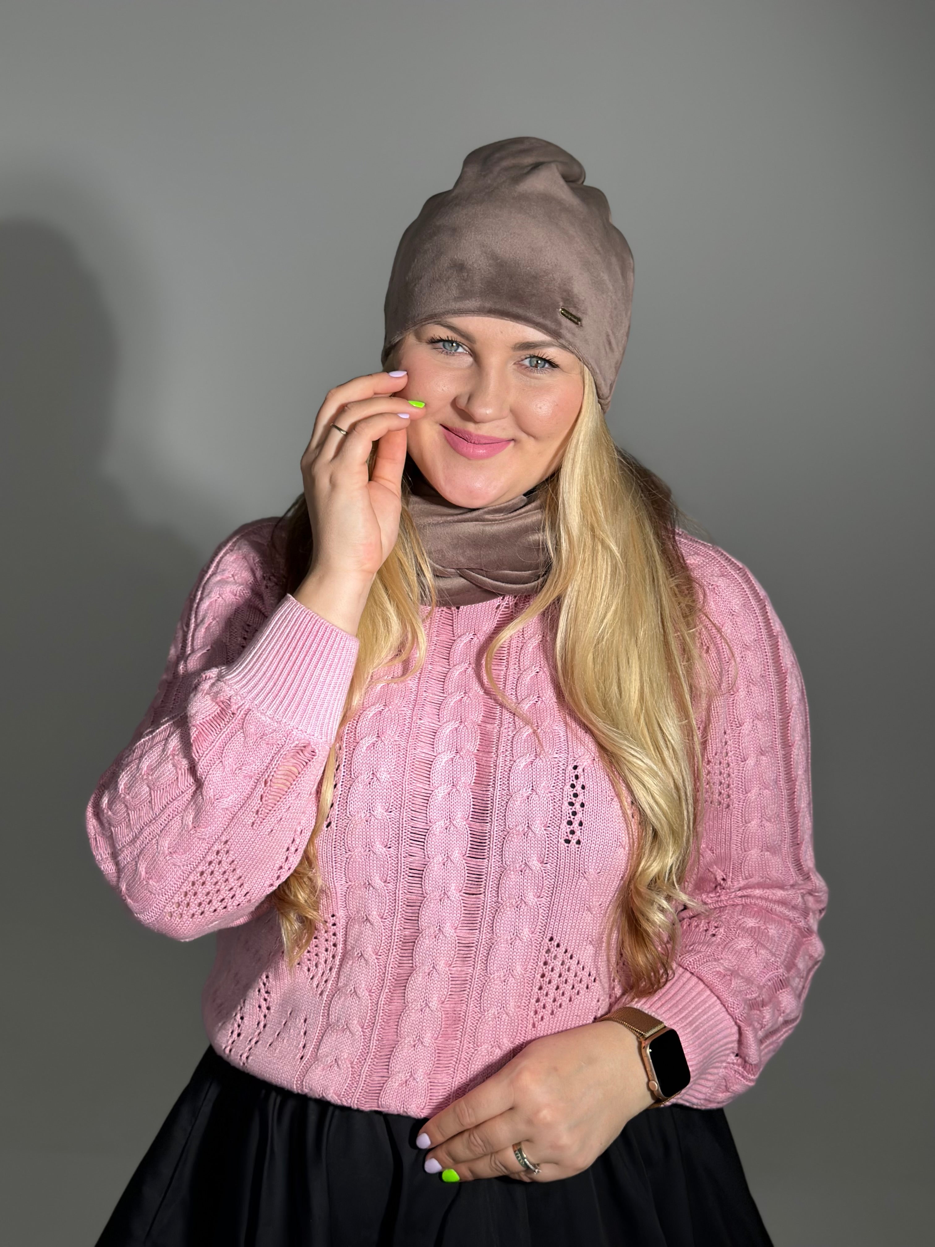 Kakavinė veliūro kepurė