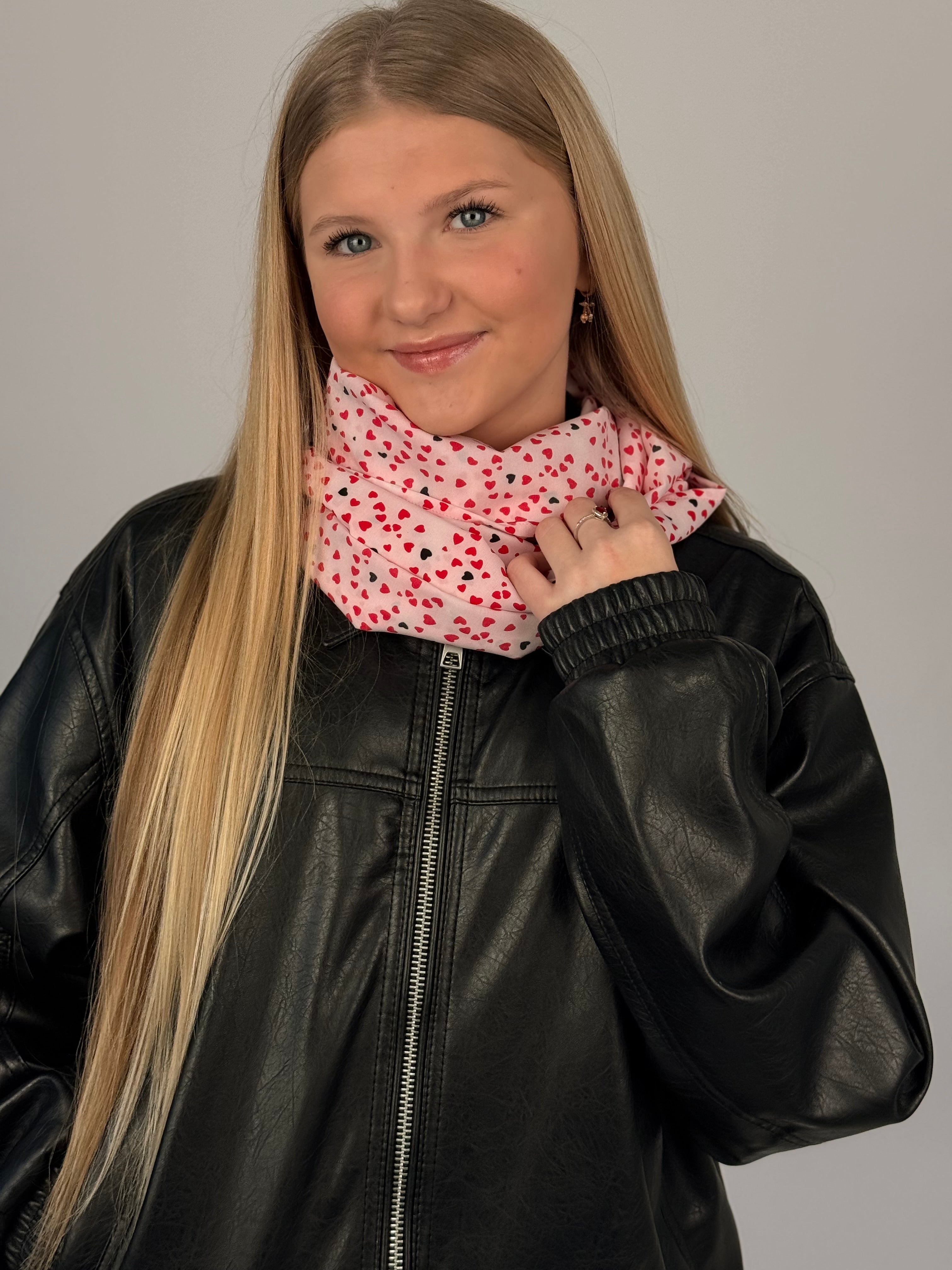 Šalikėlis Love is in the air ♥️