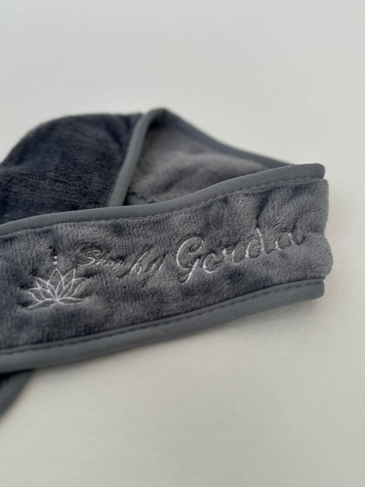 Grožio galvajuostė | Grey