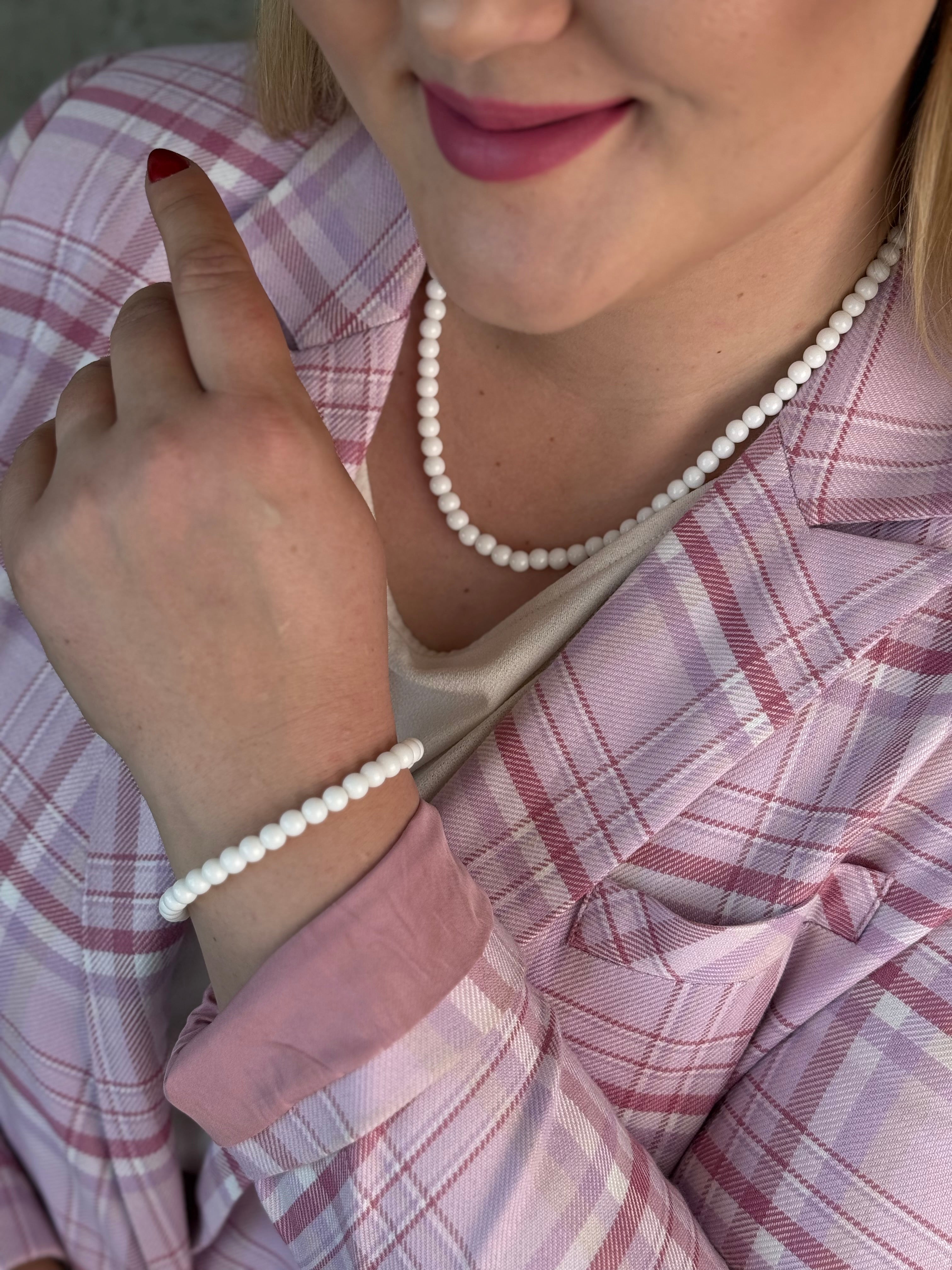 Stiklinių perlų baltas vėrinys