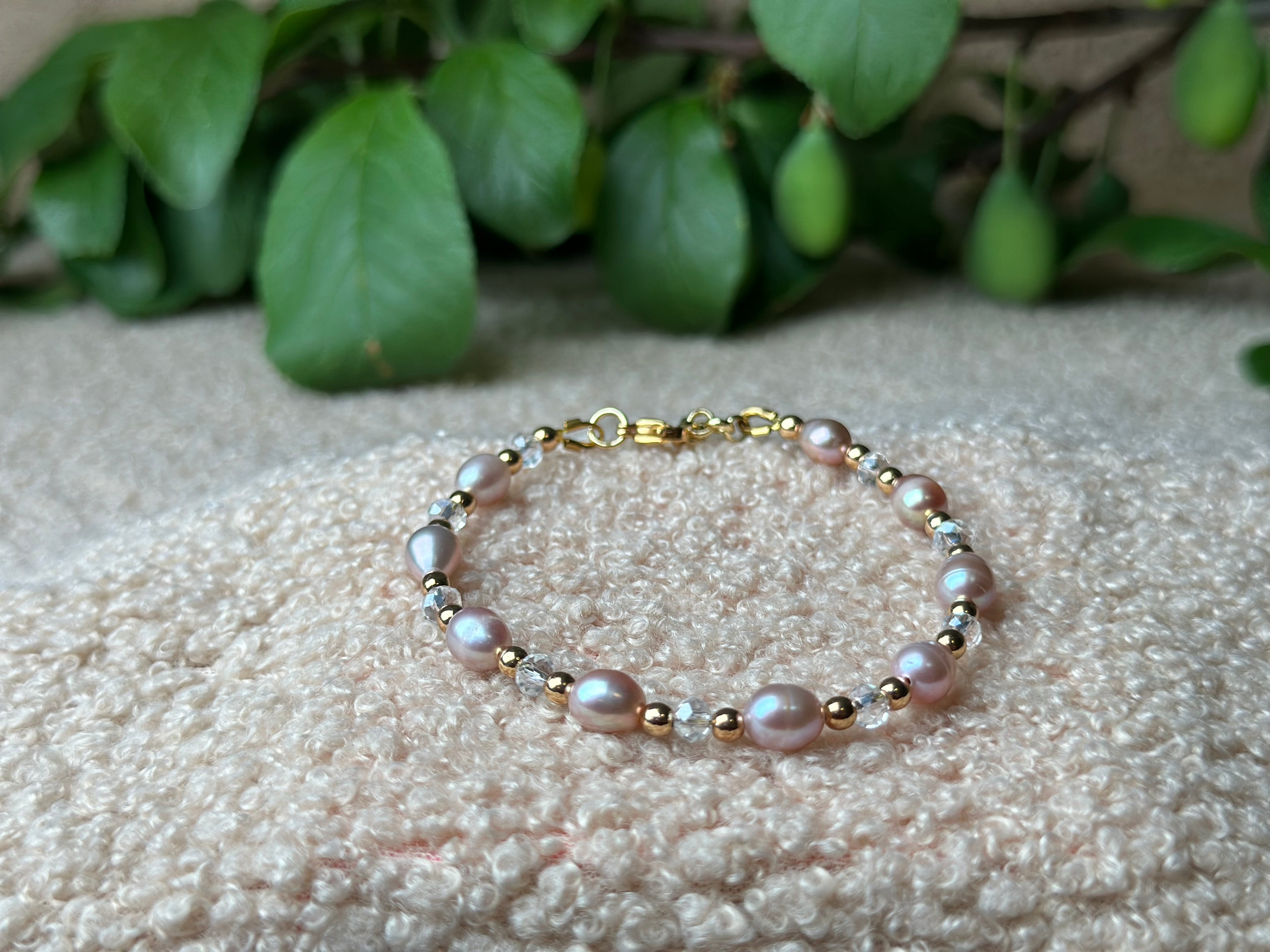 Natūralių gėlavandenių perlų apyrankė ‘Golden rose ir swarovski ‘