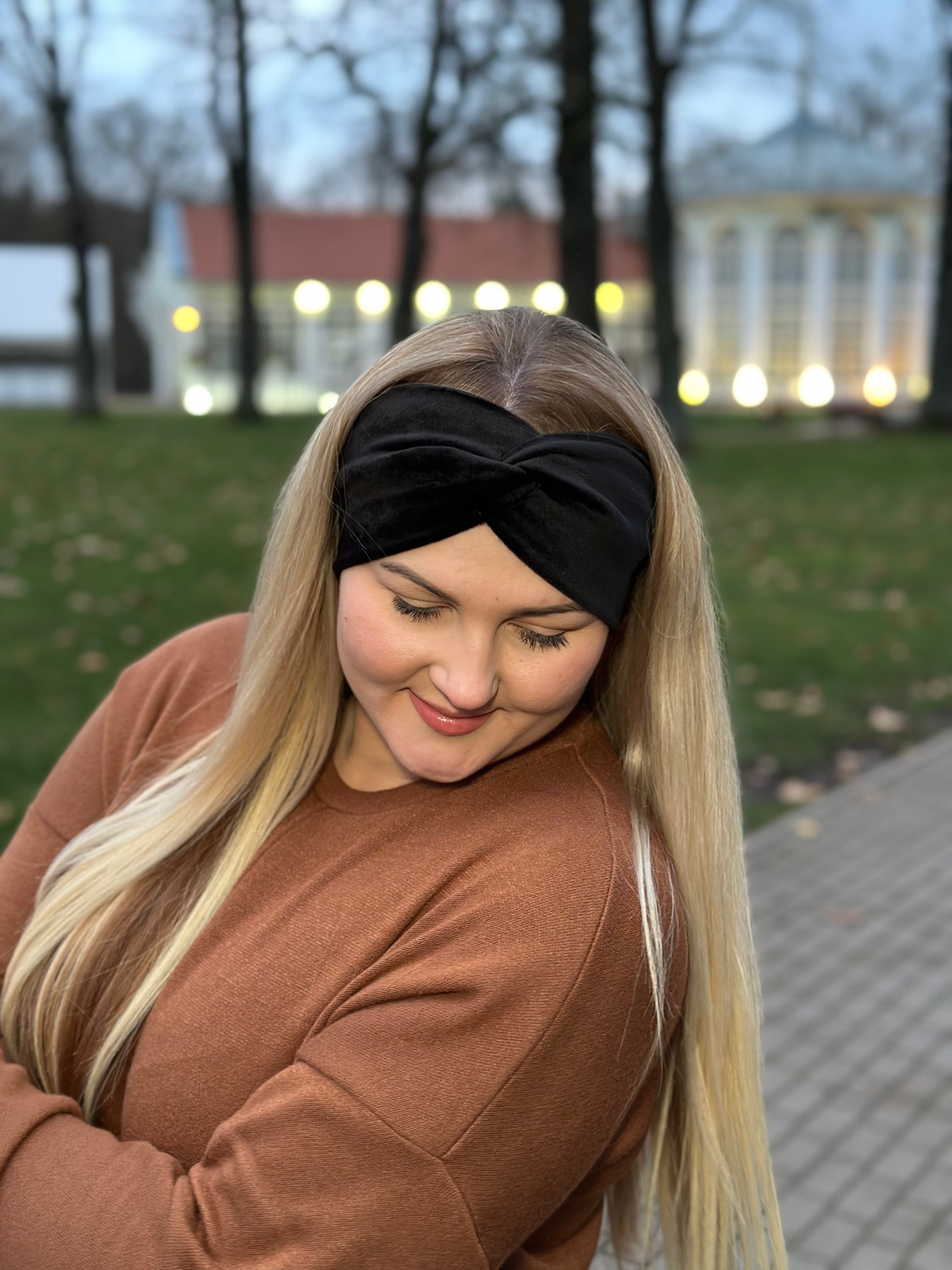 Juoda veliūro galvajuostė