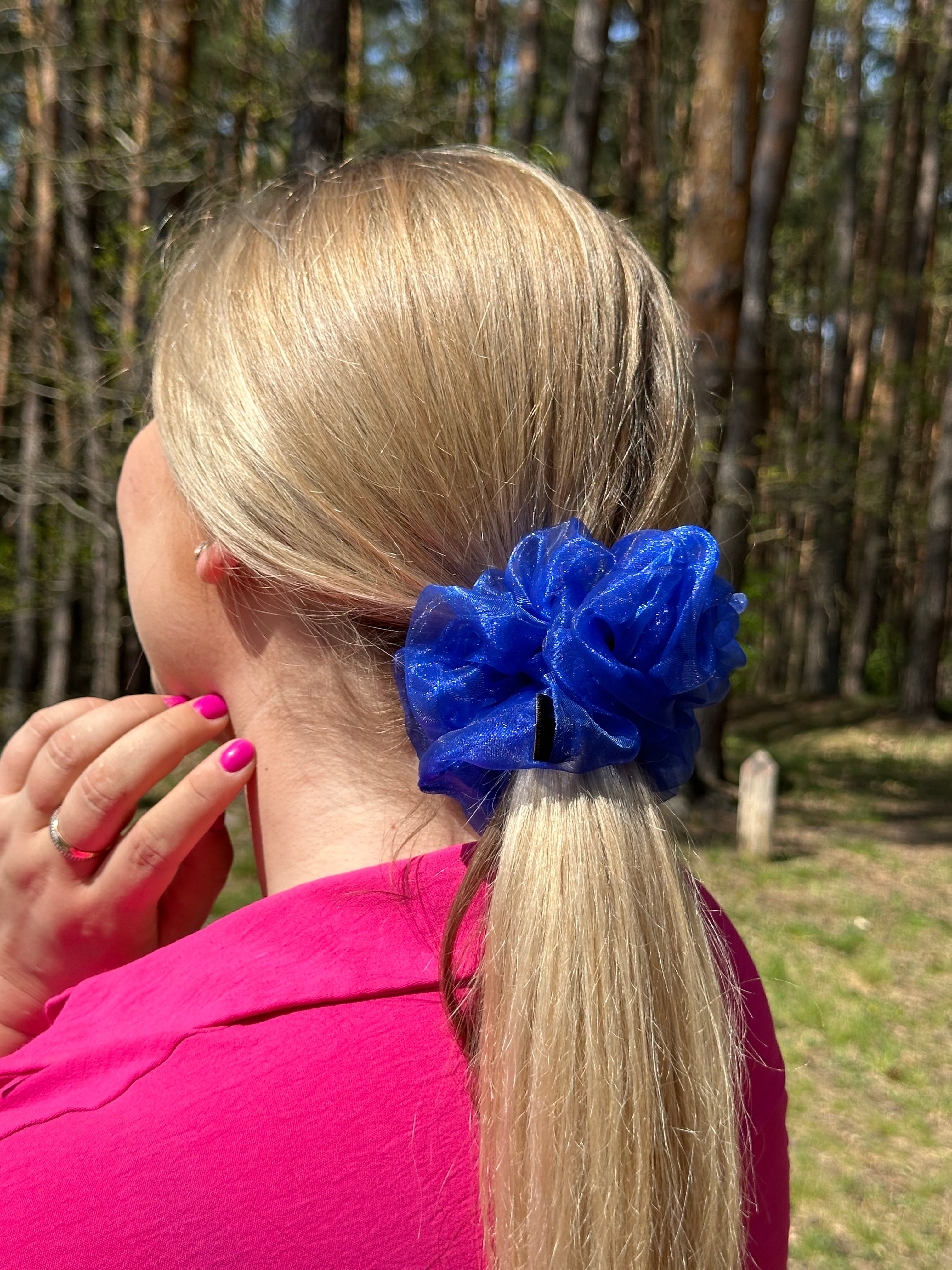 Karališka mėlyna organzos gumelė