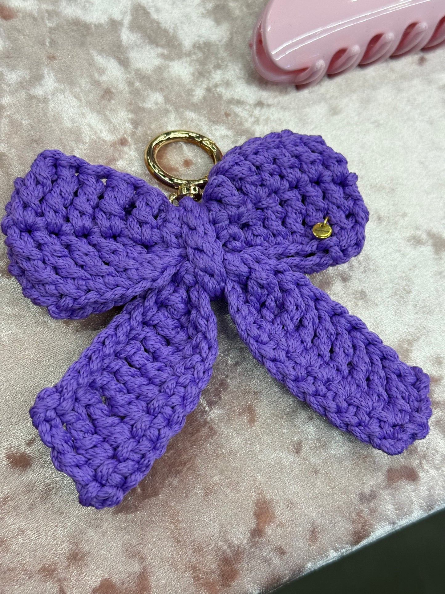 Alyvinis kaspinas - raktų pakabukas