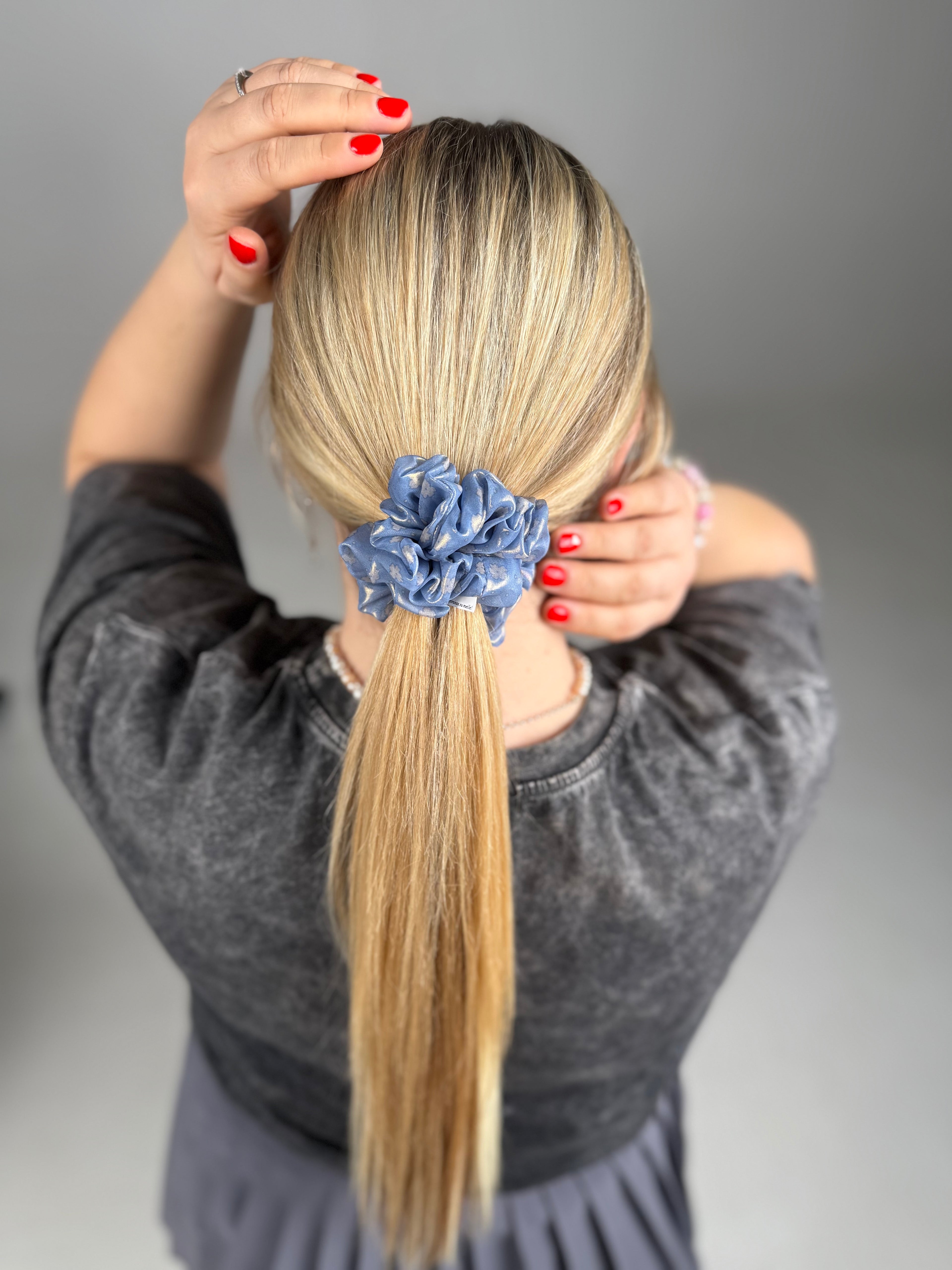 Natūralaus kolekcinio organzos šilko šlapio efekto Pierre Cardin gumelė