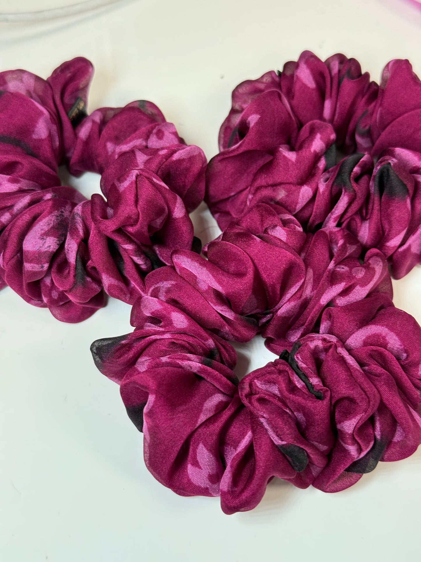 Natūralaus 100% šilko vyšninė organzos gumelė su raštais ♥️