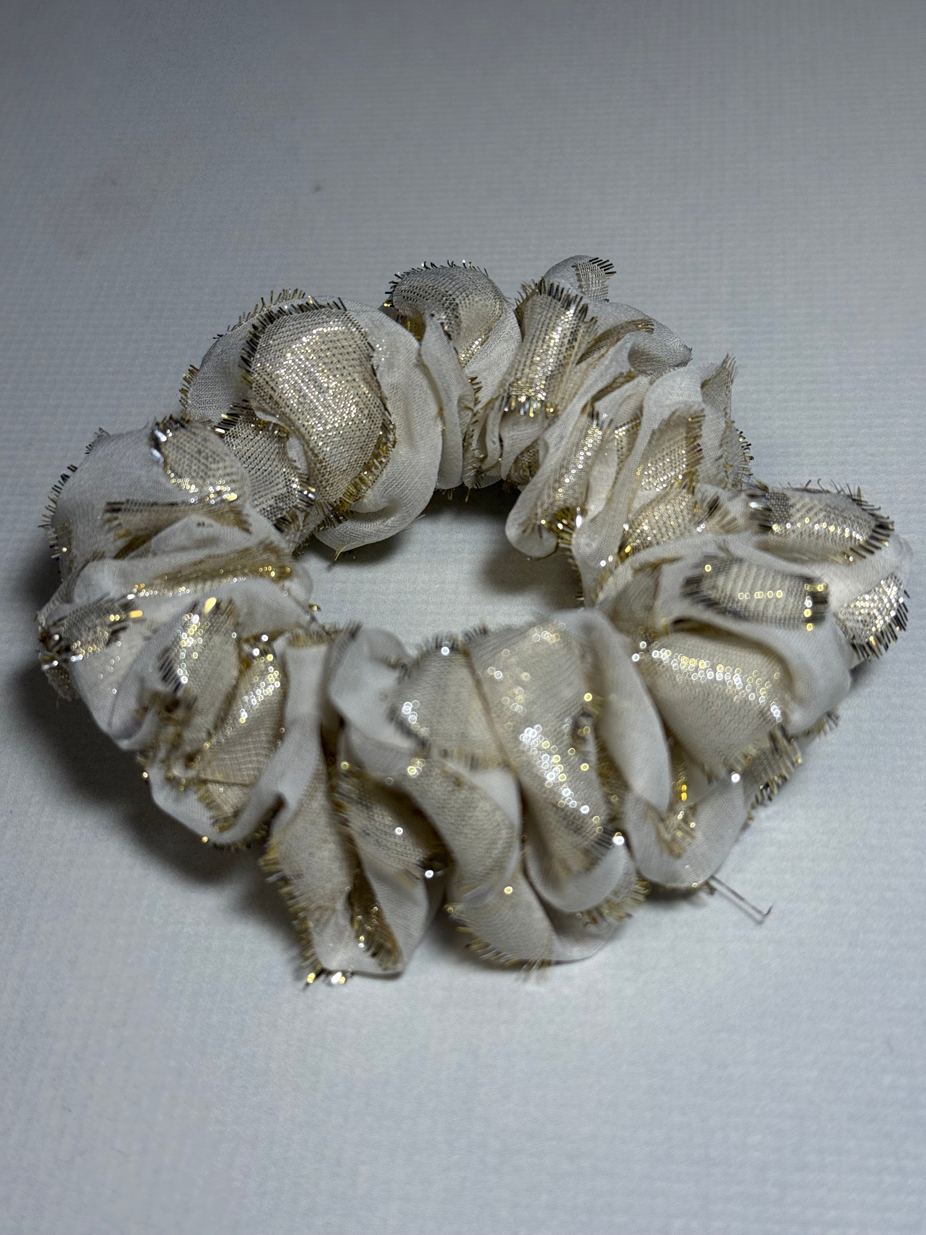 Natūralaus 100% šilko kreminė organzos gumelė SNAIGĖ