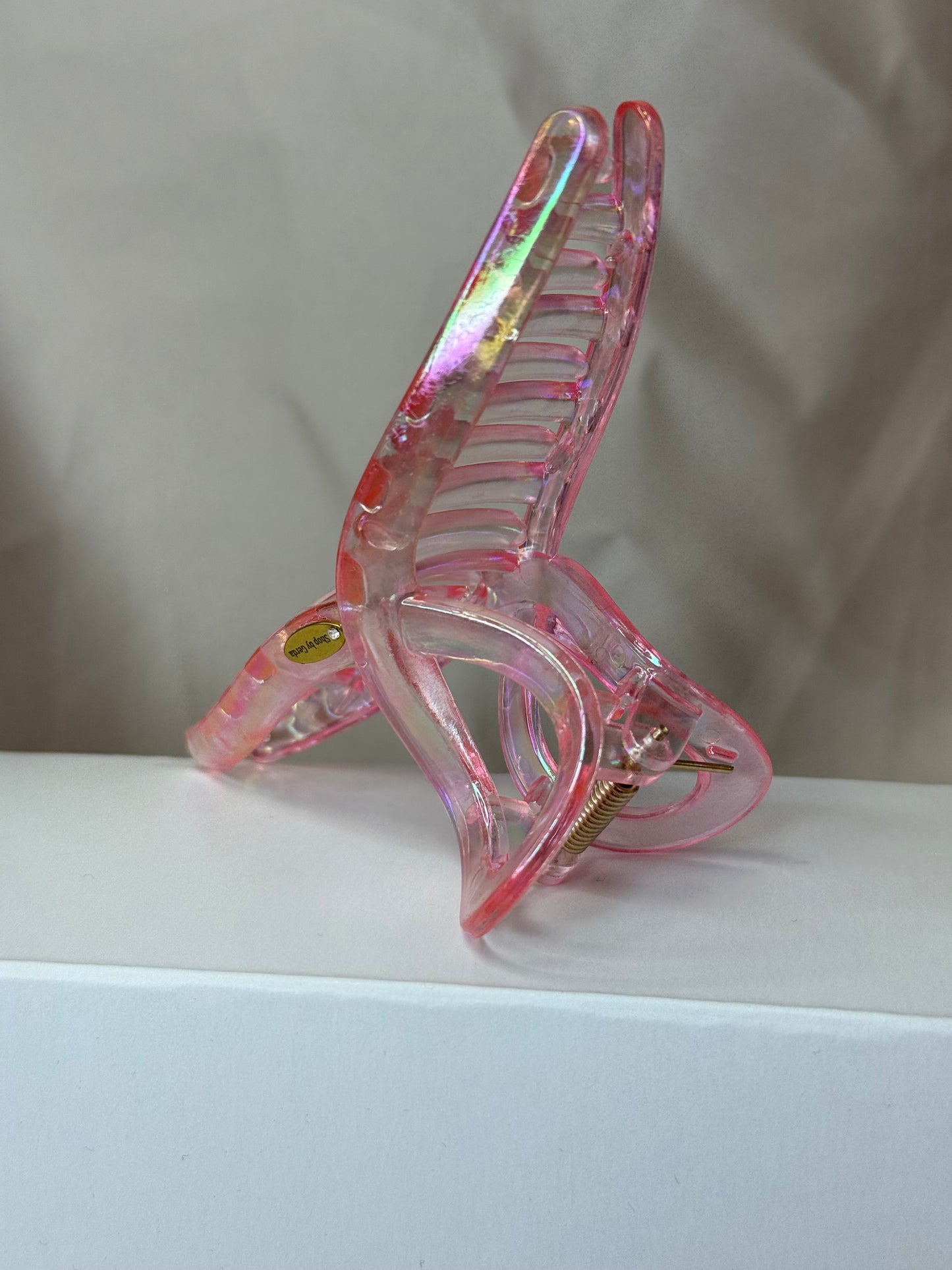 Skaidri rožinė perlamutrinė kilpa 13cm