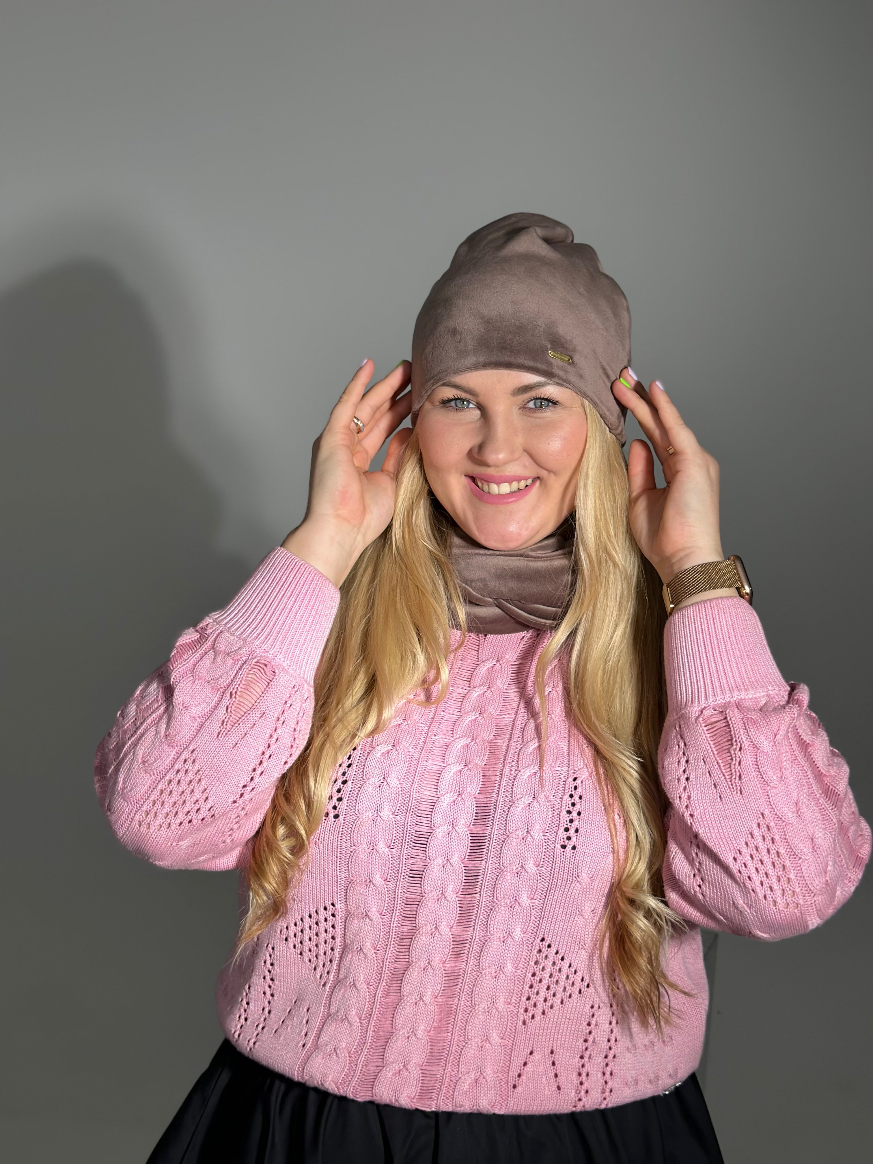 Kakavinė veliūro kepurė