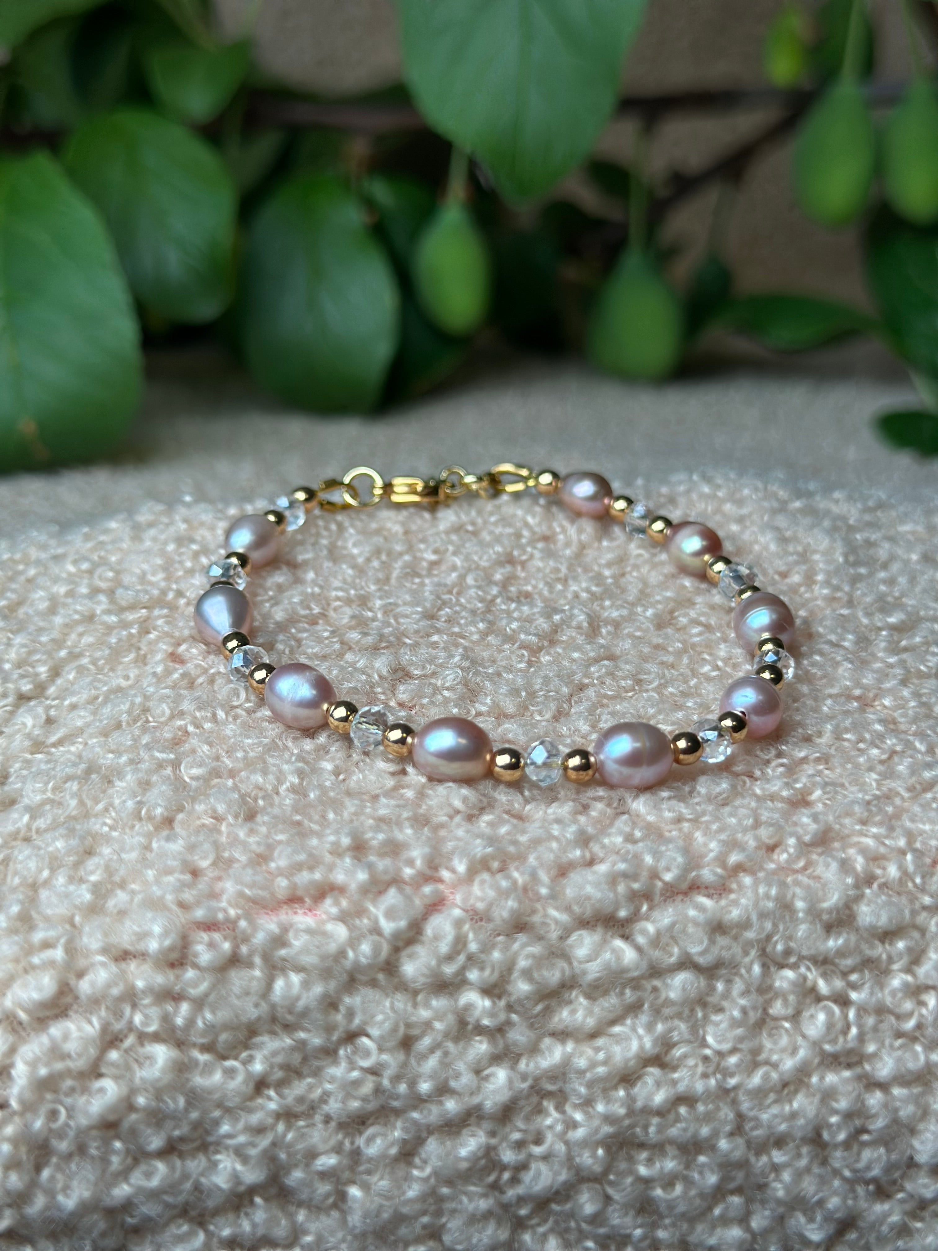 Natūralių gėlavandenių perlų apyrankė ‘Golden rose ir swarovski ‘