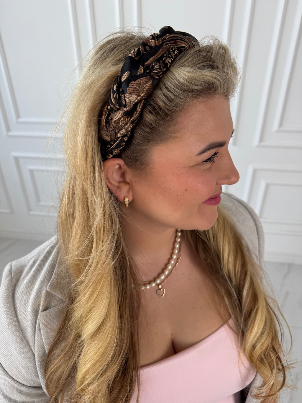 Karališko šilko juodas su auksiniais raštais lankelis 👑