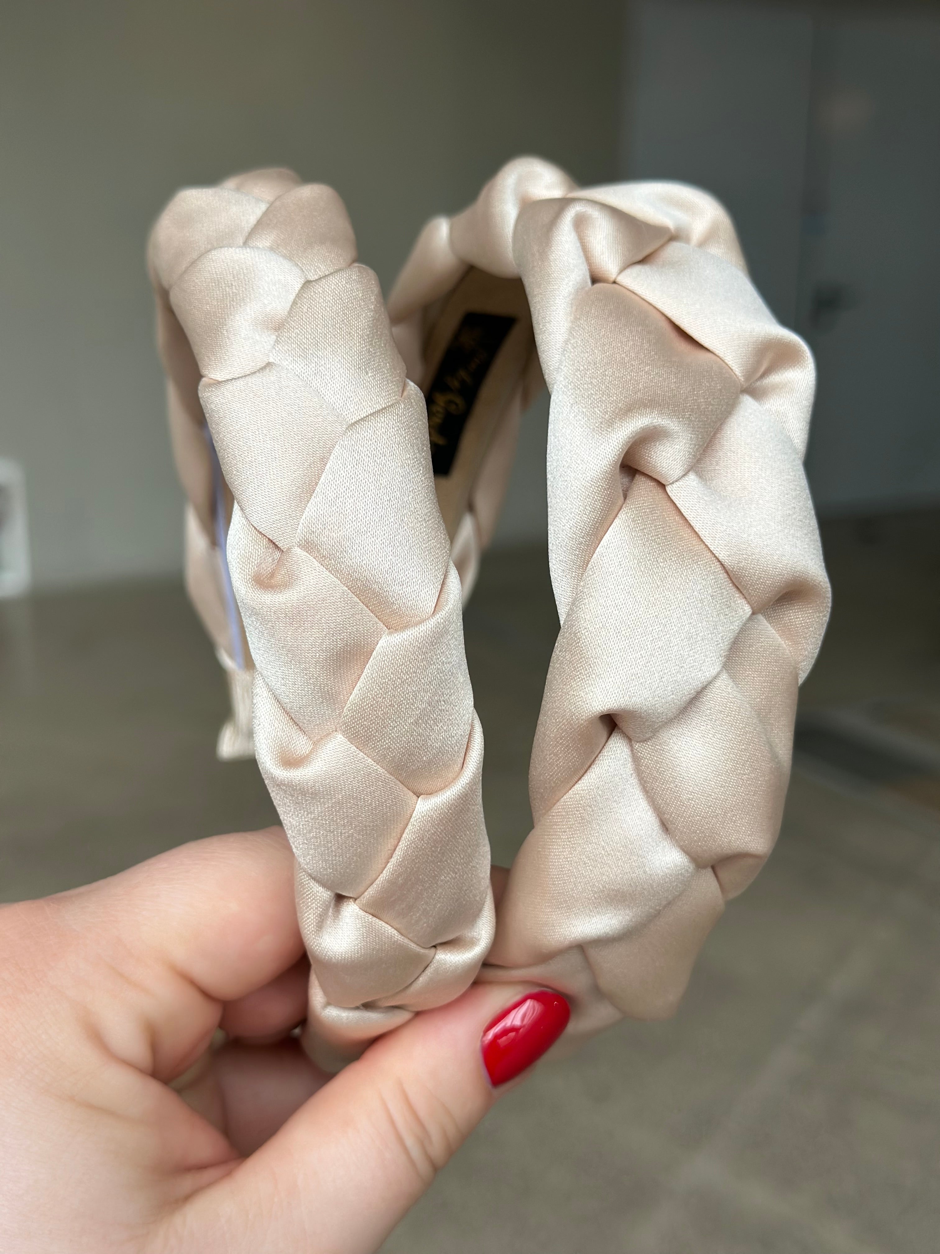 Šampaninis su blizgesiu