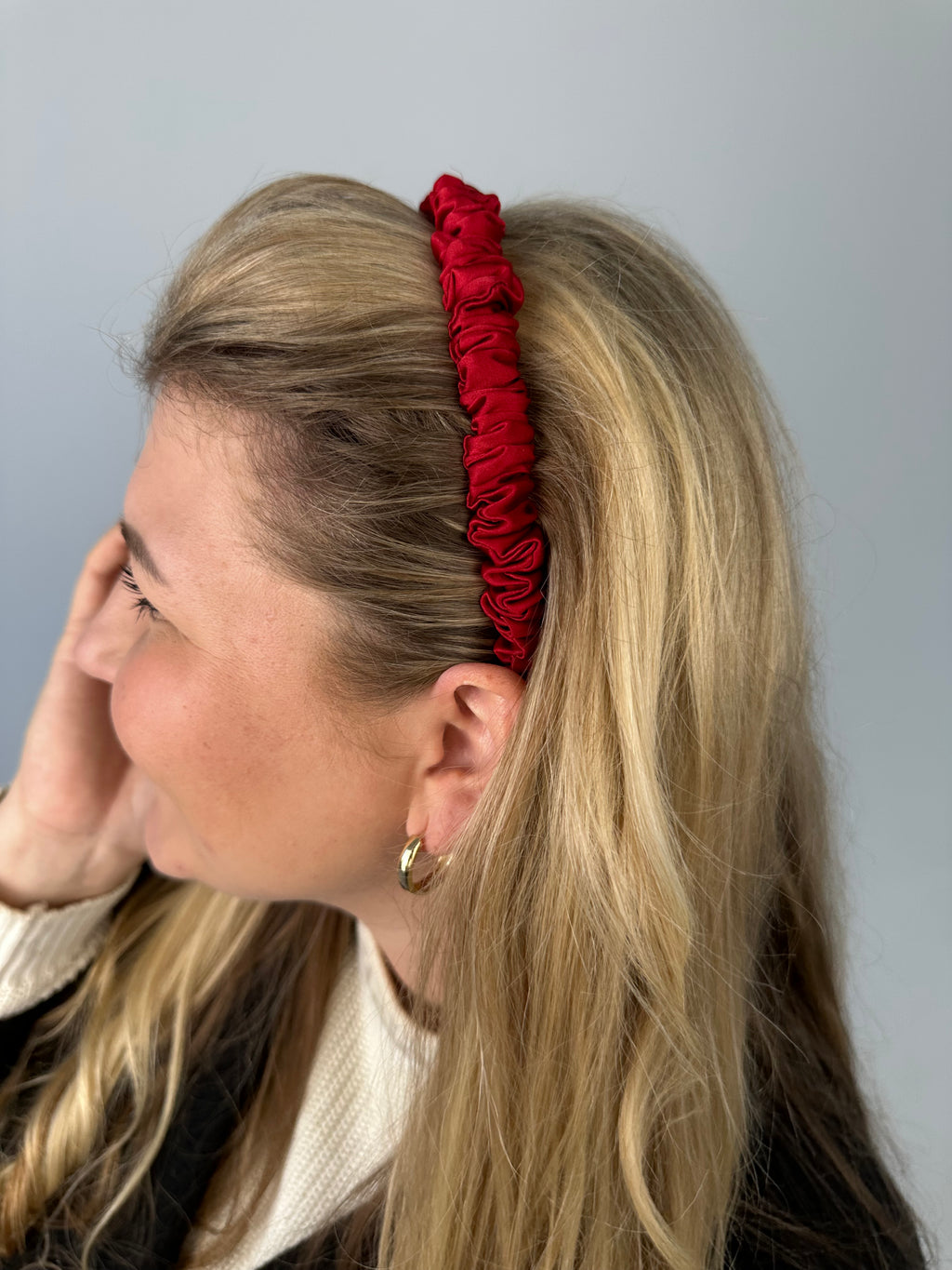 Raudonas natūralaus šilko plonasis lankelis