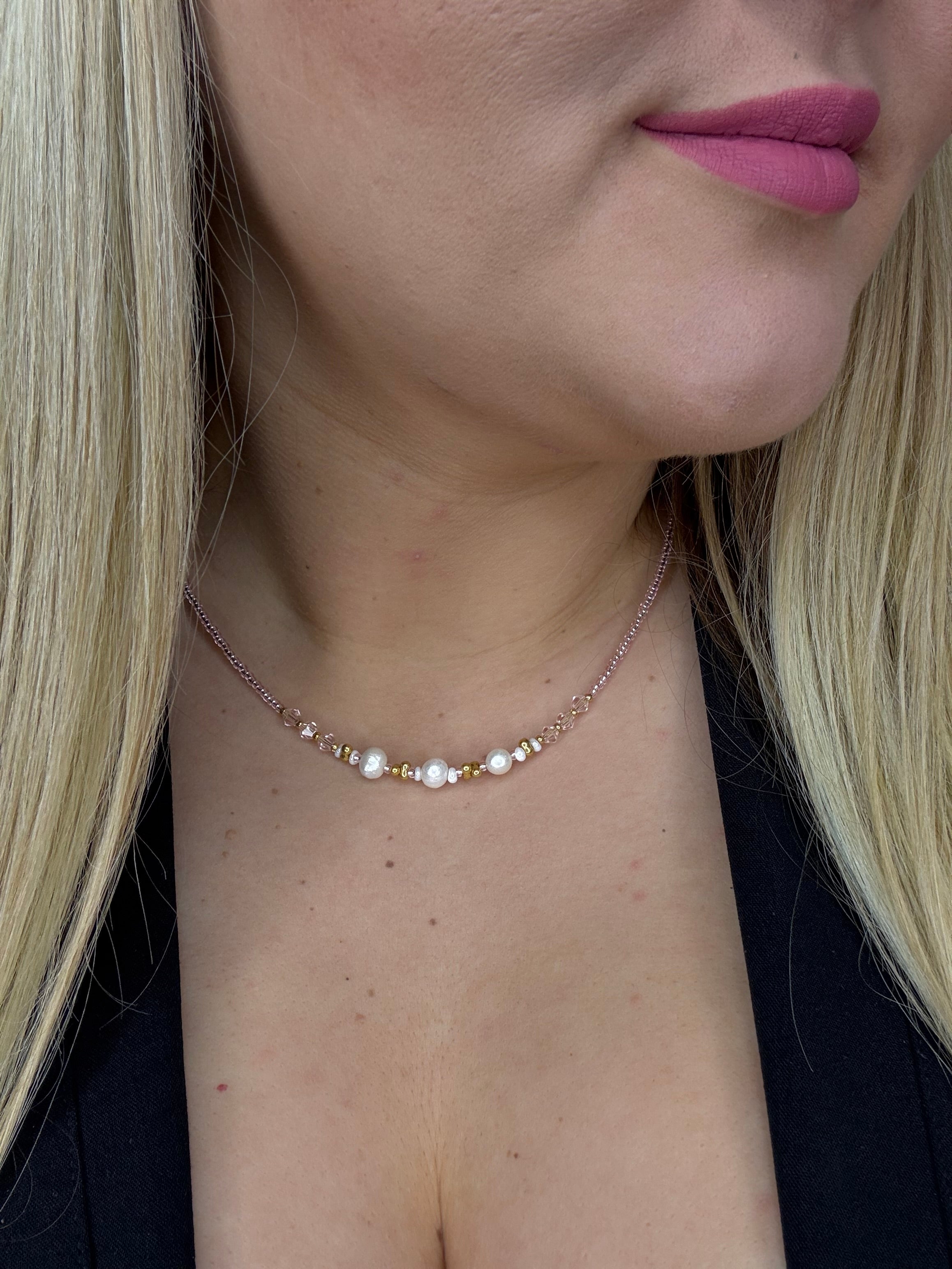 Rožinis minimalistinis natūralių gėlavandenių perlų smulkus vėrinys