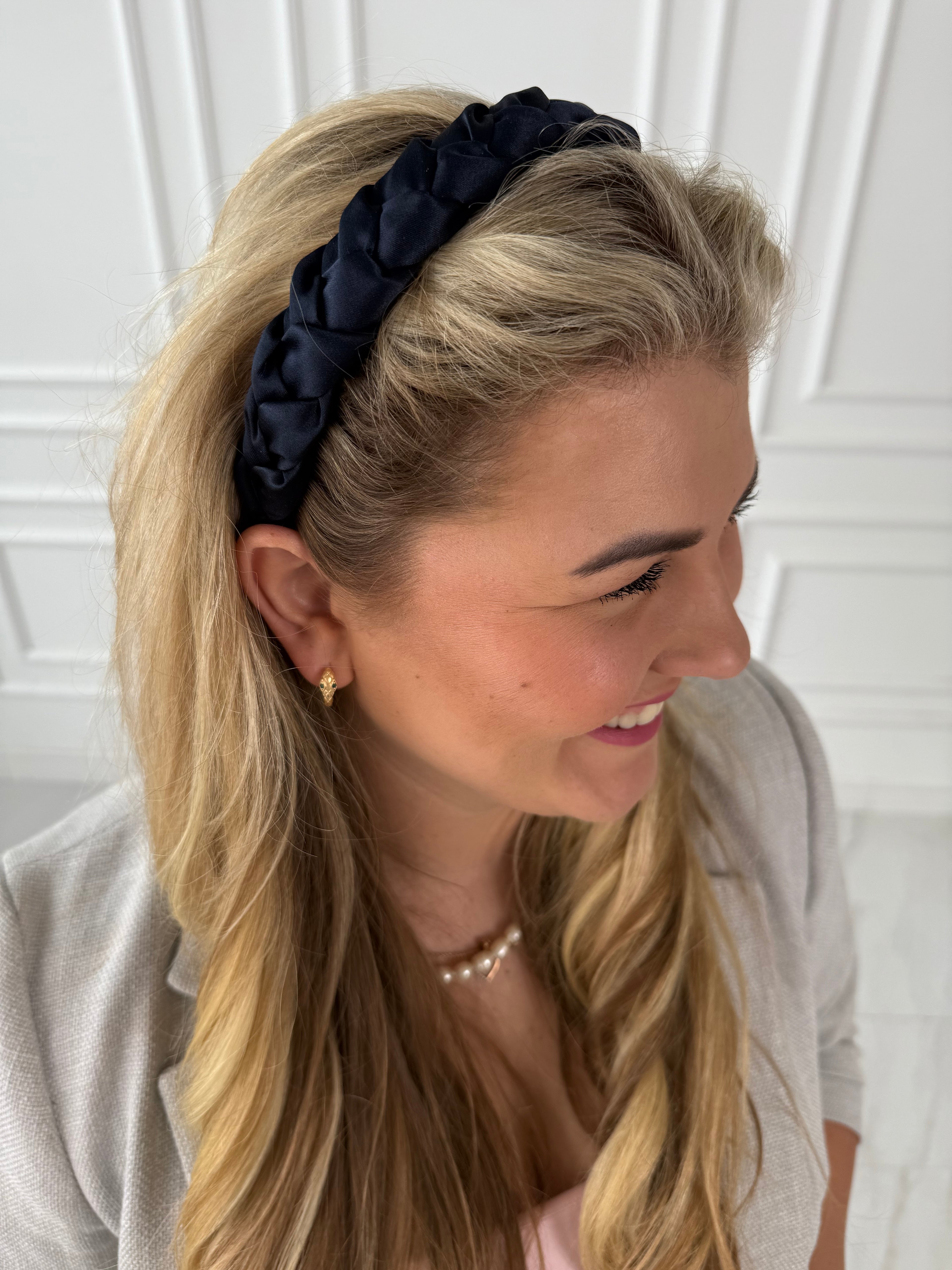 Tamsiai mėlynas su blizgesiu