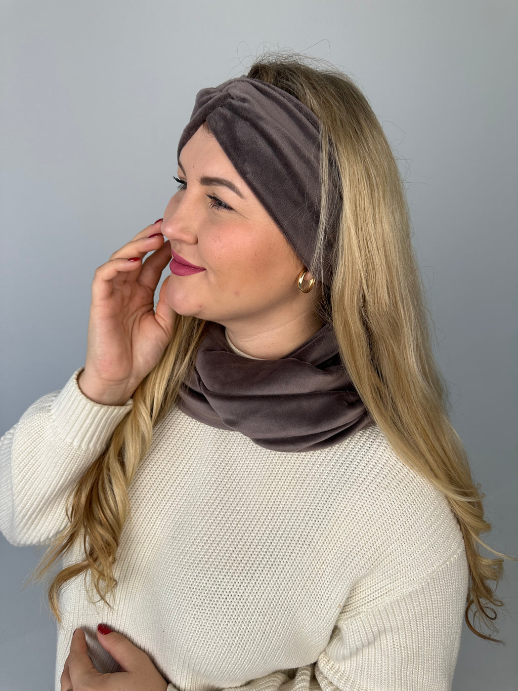 Tamsesnė kakavinė veliūro galvajuostė
