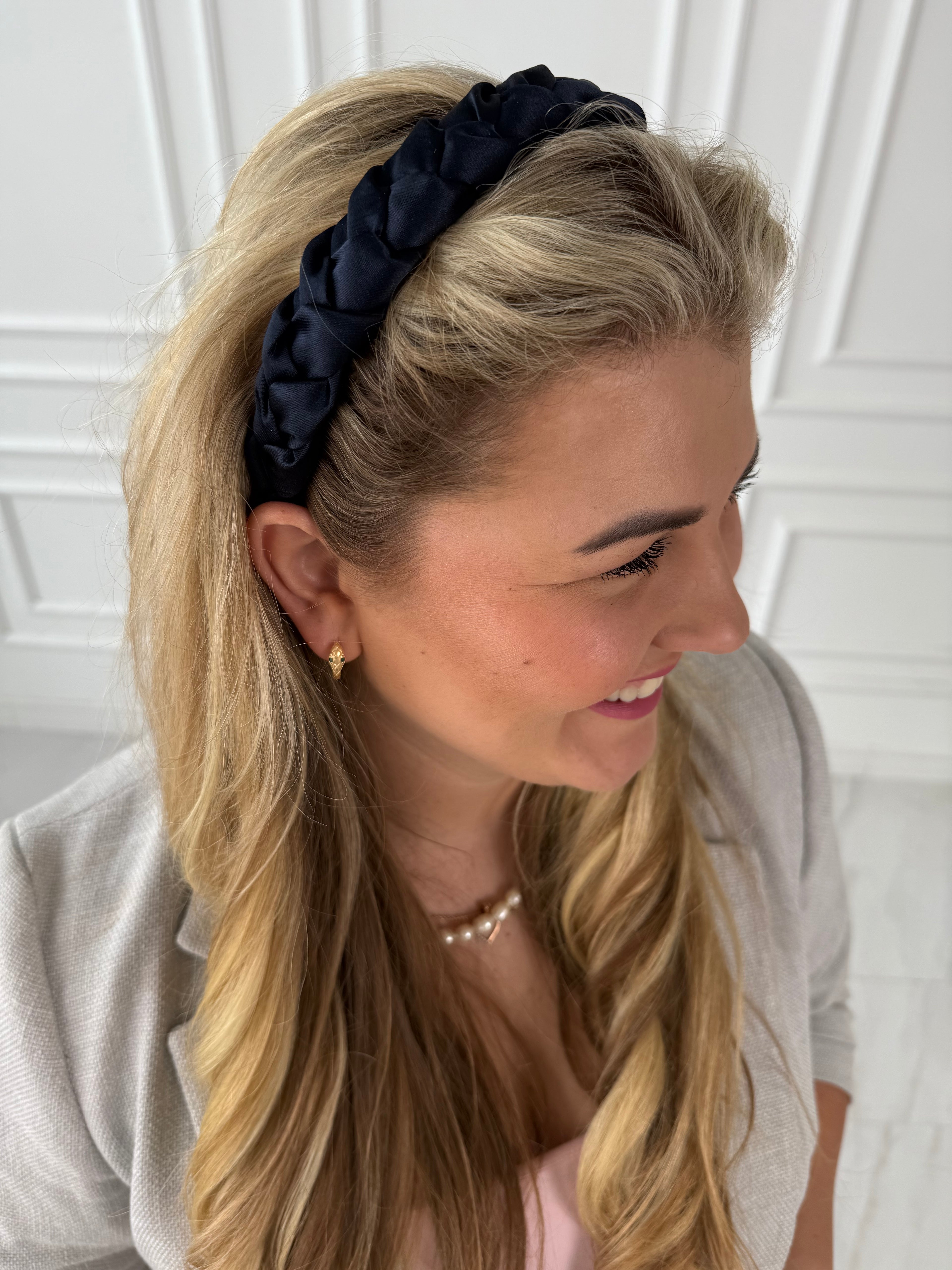 Tamsiai mėlynas su blizgesiu