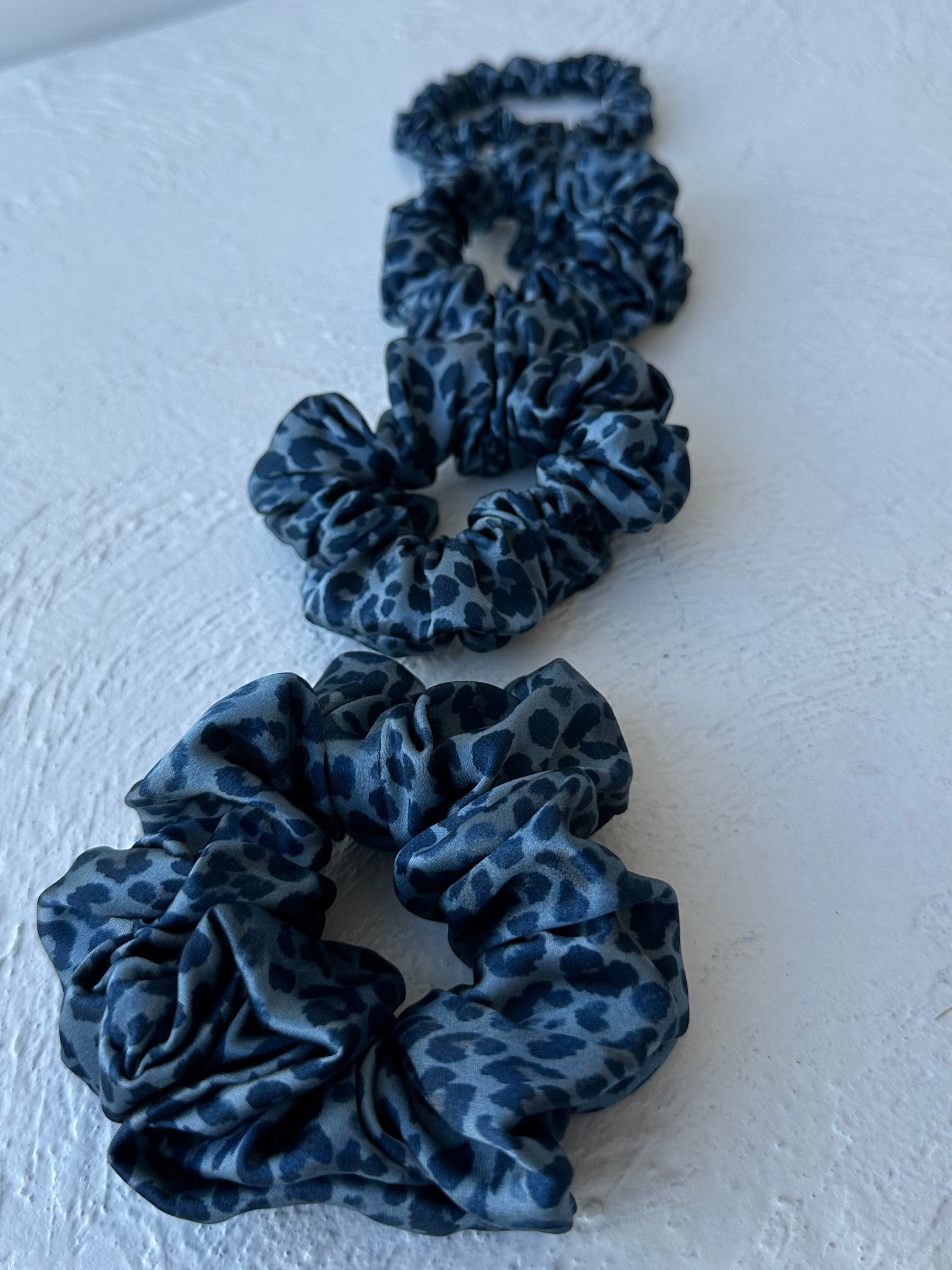 Mėlyno leopardo rašto 100% natūralaus Itališko mulberry šilko gumelė