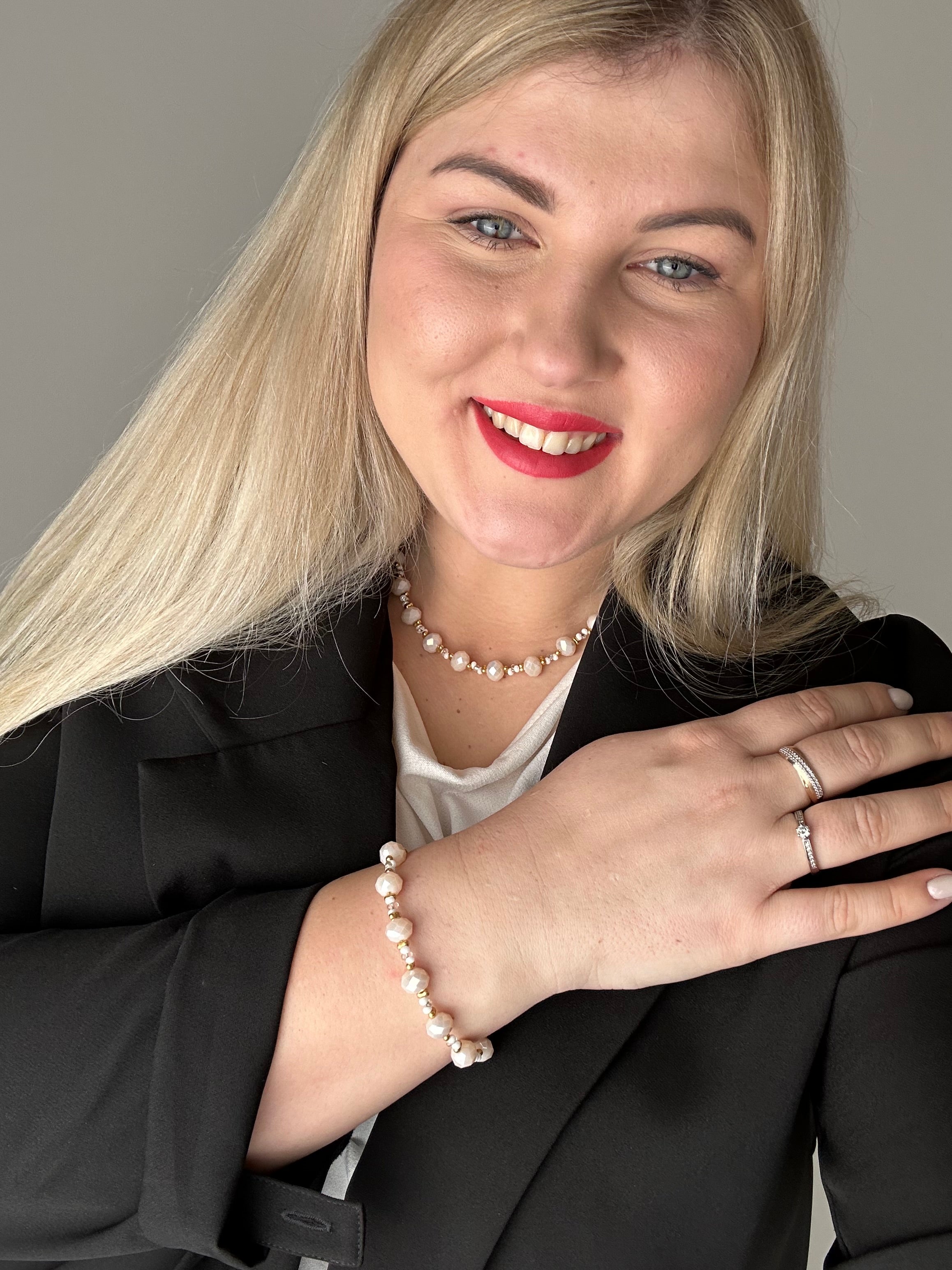 Kaklo vėrinys ‘love’