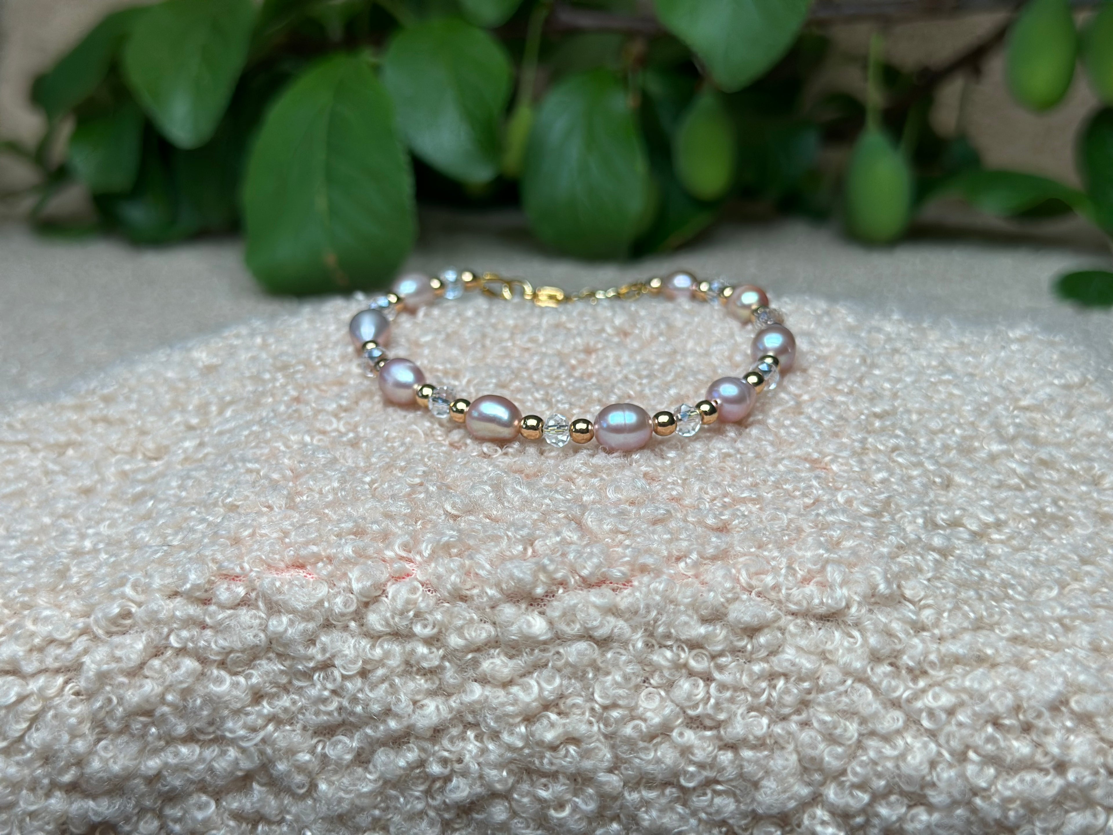 Natūralių gėlavandenių perlų apyrankė ‘Golden rose ir swarovski ‘