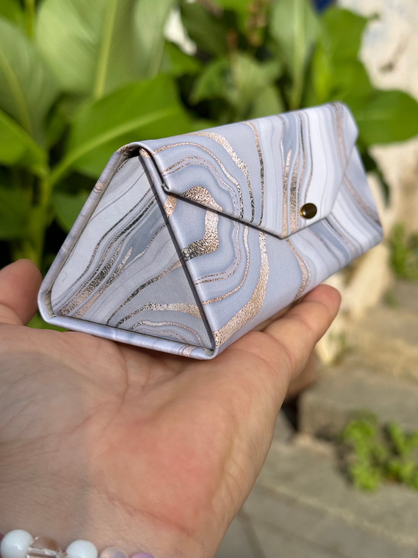 Akinių dėklas transformeris ‘Grey marble’